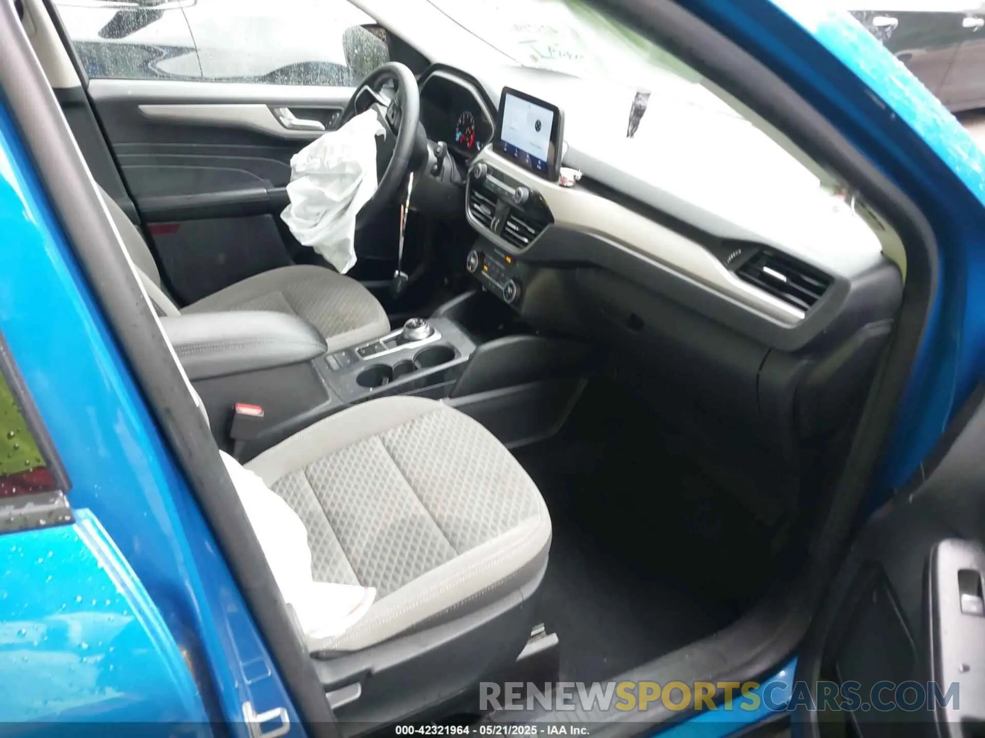 5 fotografías del automóvil dañado 1FMCU0G68MUB08310 FORD ESCAPE 2021