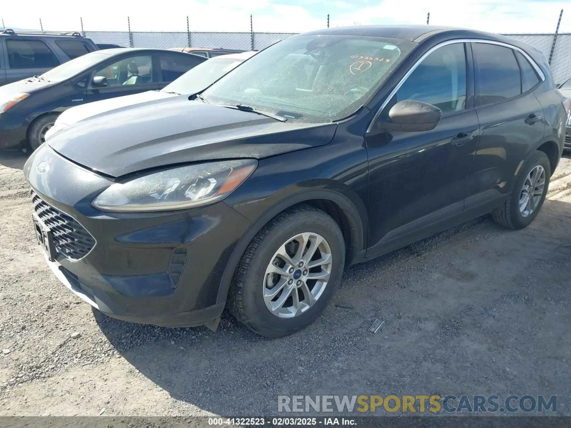 2 fotografías del automóvil dañado 1FMCU0G69MUA90500 FORD ESCAPE 2021