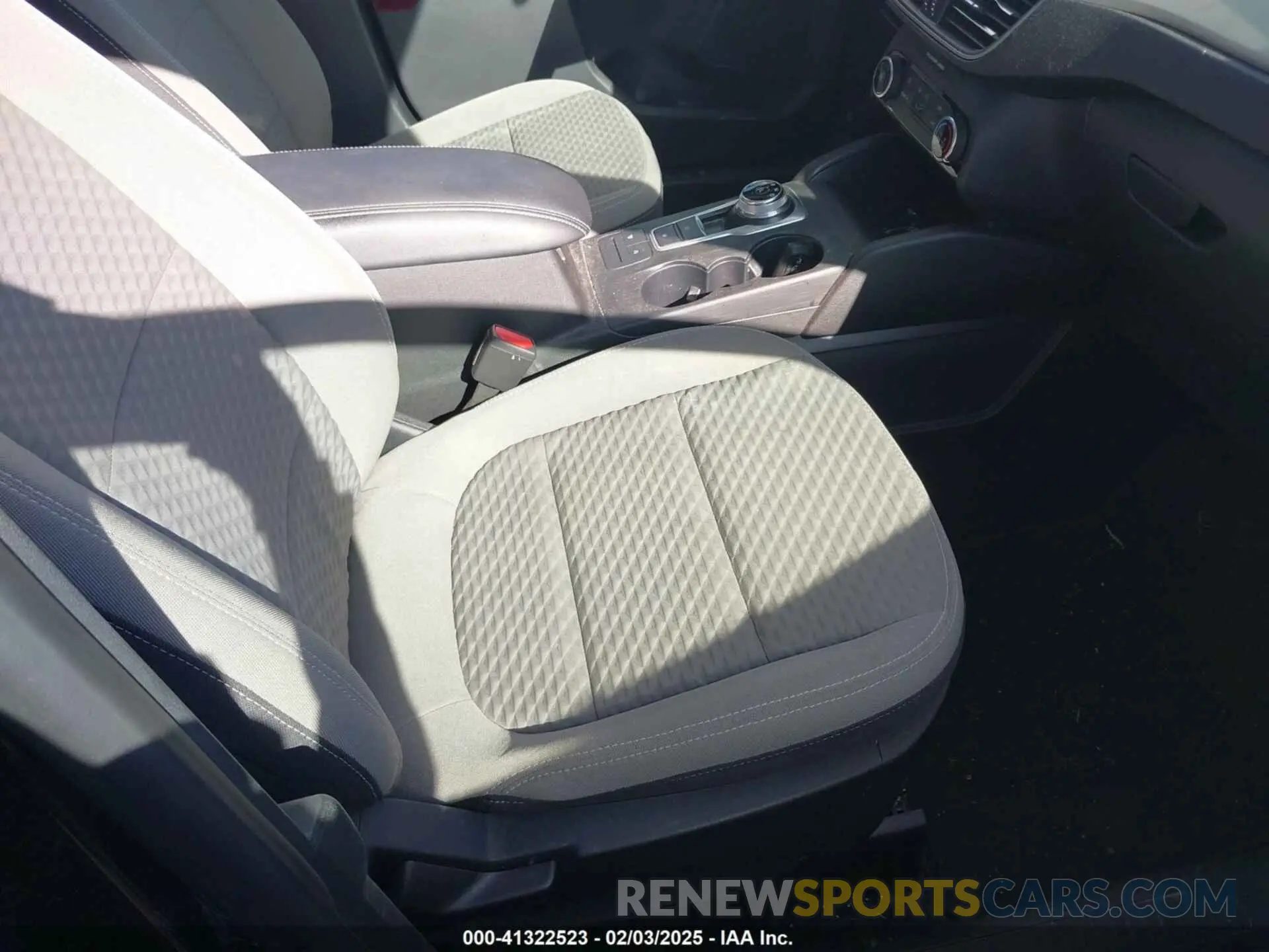 5 fotografías del automóvil dañado 1FMCU0G69MUA90500 FORD ESCAPE 2021