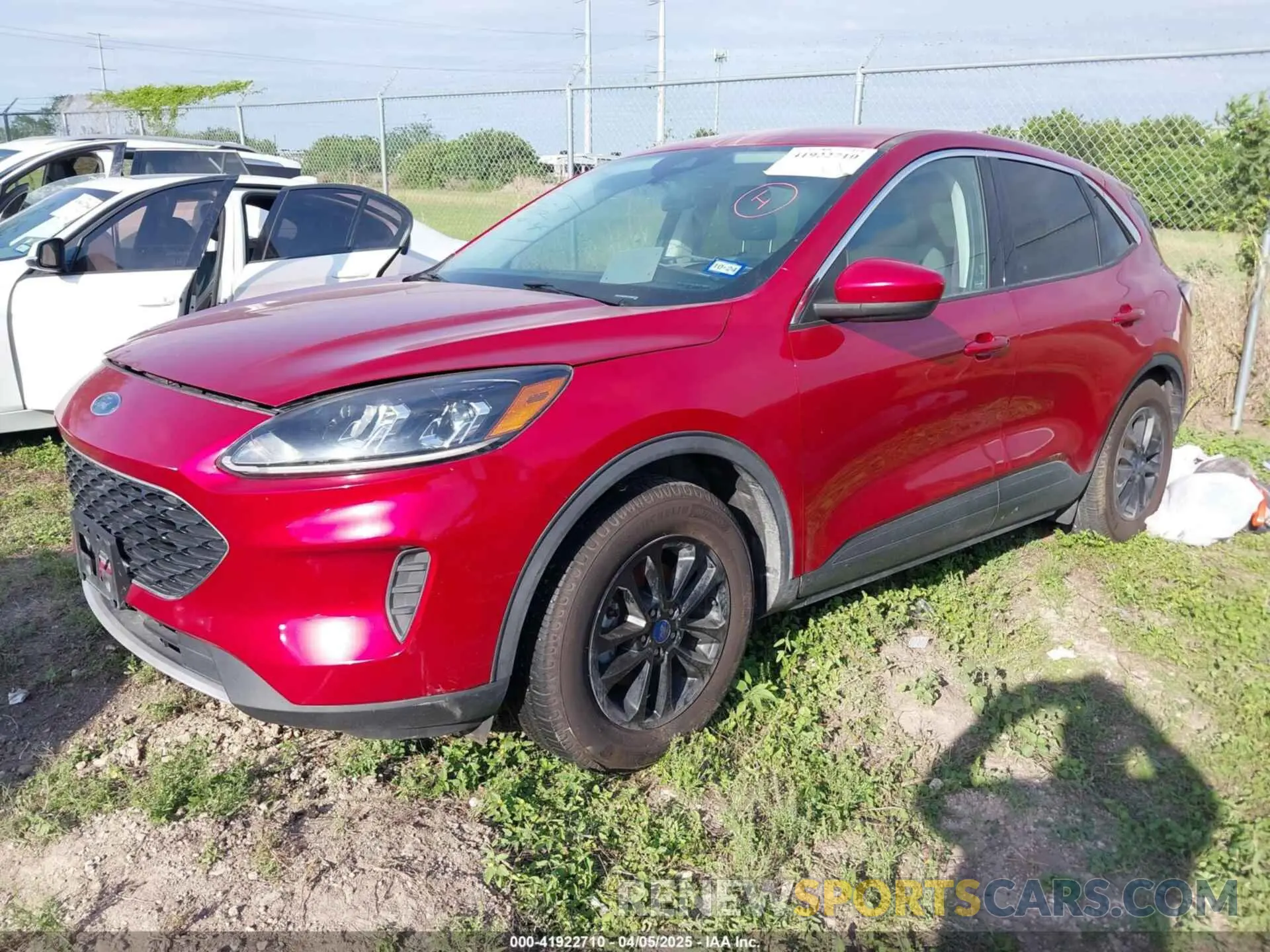 2 fotografías del automóvil dañado 1FMCU0G69MUA92053 FORD ESCAPE 2021