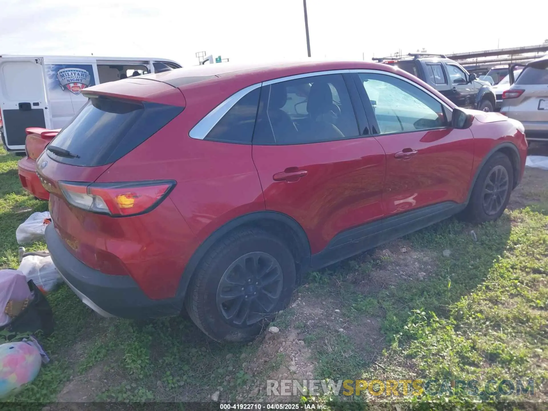 4 fotografías del automóvil dañado 1FMCU0G69MUA92053 FORD ESCAPE 2021