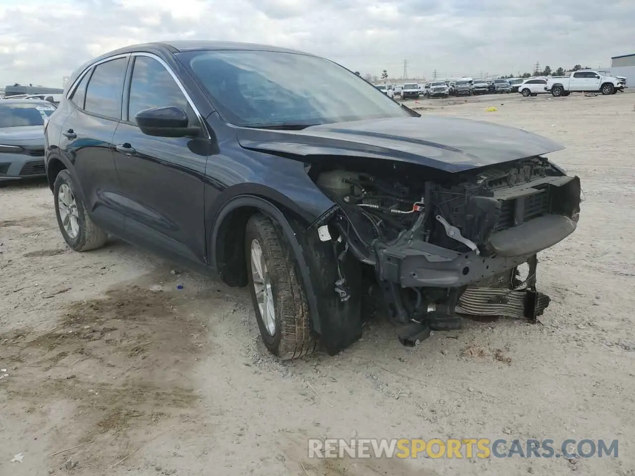 4 fotografías del automóvil dañado 1FMCU0G69MUA99066 FORD ESCAPE 2021