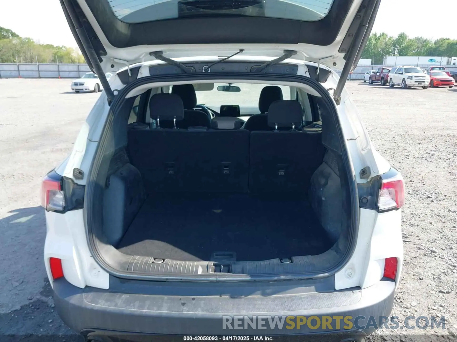 17 fotografías del automóvil dañado 1FMCU0G6XMUB32625 FORD ESCAPE 2021