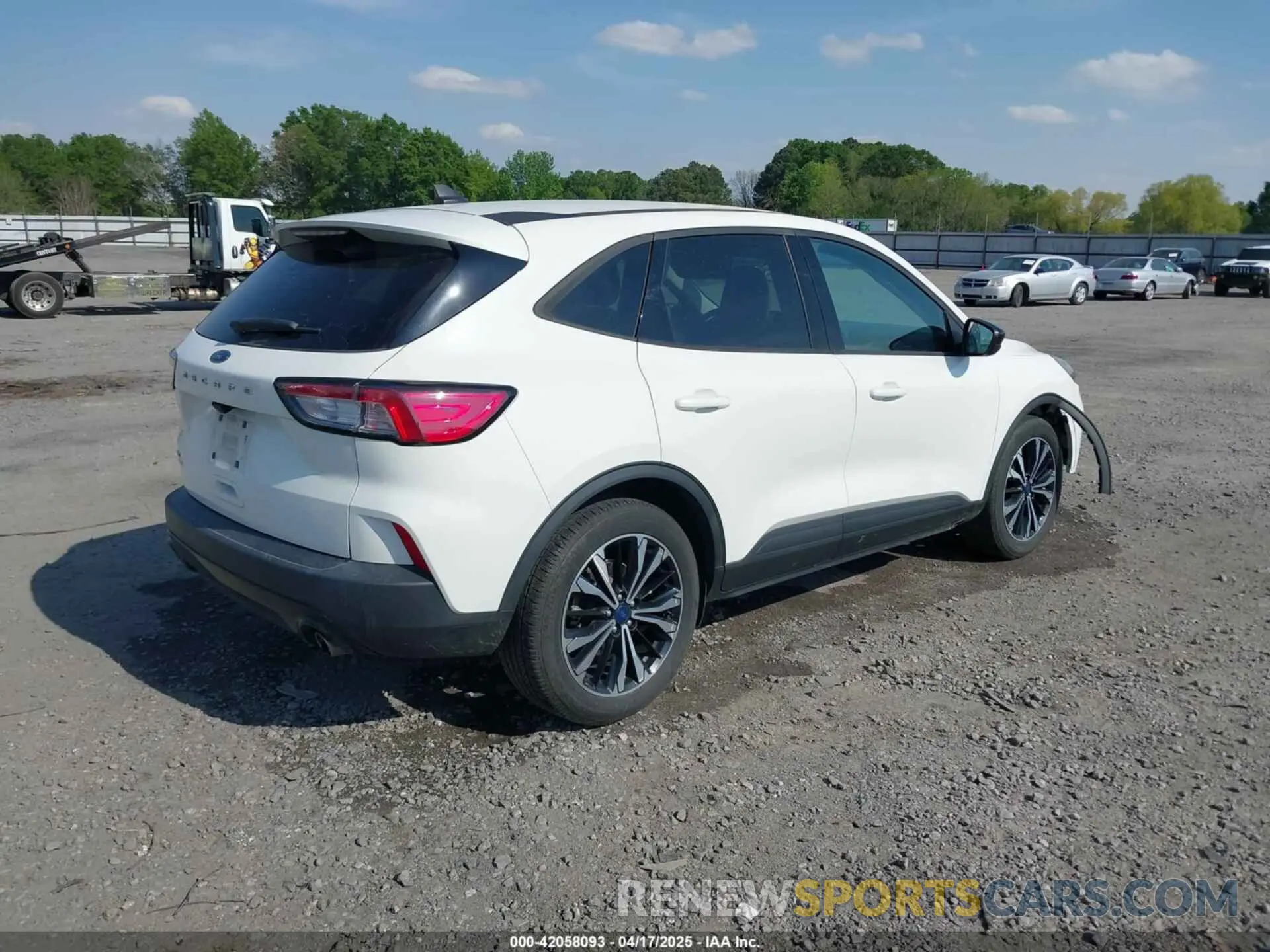 4 fotografías del automóvil dañado 1FMCU0G6XMUB32625 FORD ESCAPE 2021