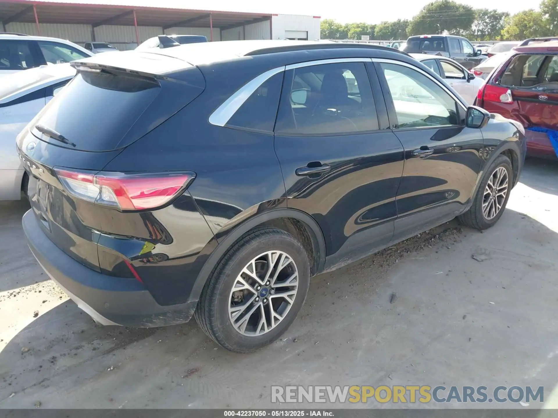 4 fotografías del automóvil dañado 1FMCU0H60MUA56573 FORD ESCAPE 2021