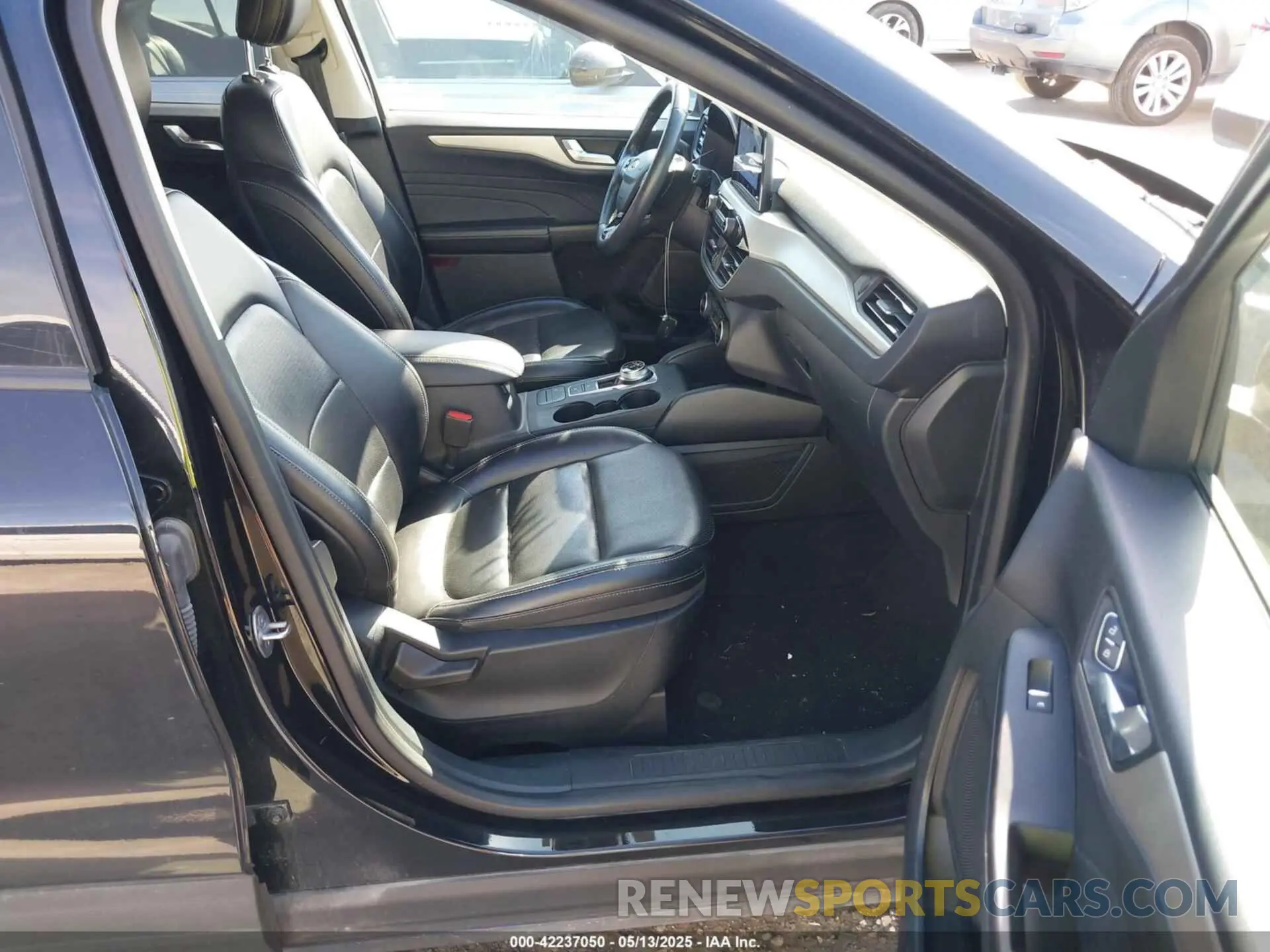5 fotografías del automóvil dañado 1FMCU0H60MUA56573 FORD ESCAPE 2021