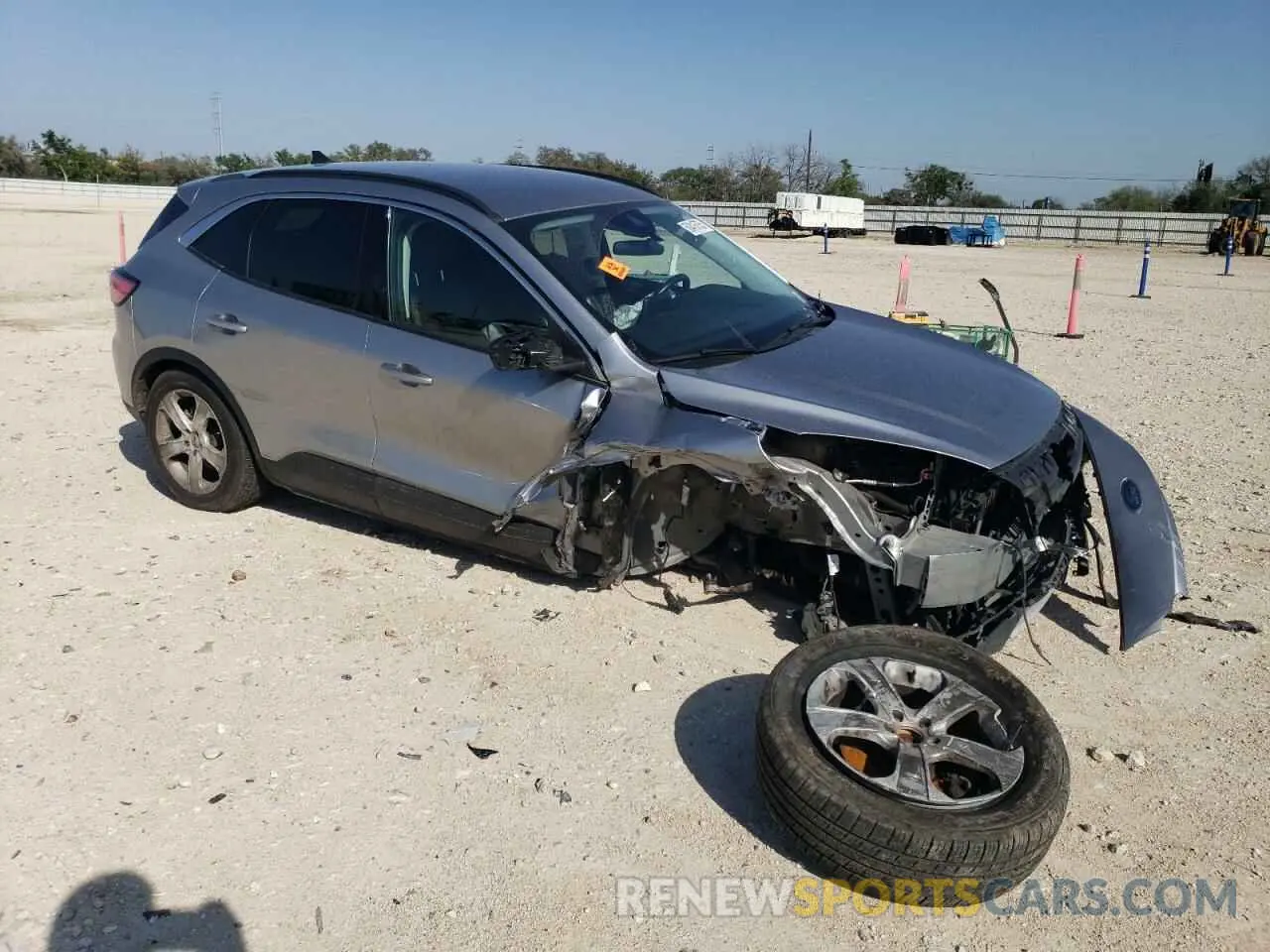 4 fotografías del automóvil dañado 1FMCU0H64MUA57452 FORD ESCAPE 2021