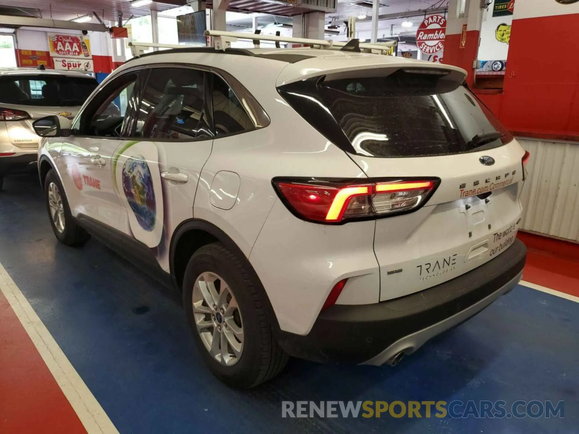 4 fotografías del automóvil dañado 1FMCU9BZ4MUA42411 FORD ESCAPE 2021