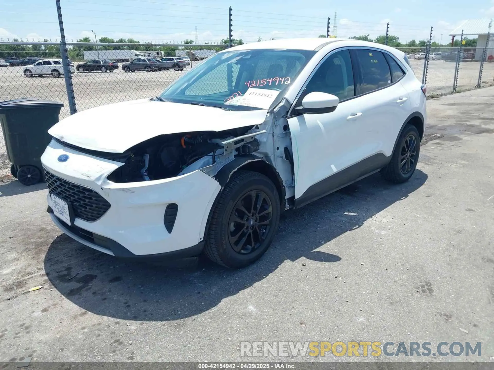 2 fotografías del automóvil dañado 1FMCU9BZ8MUA82779 FORD ESCAPE 2021