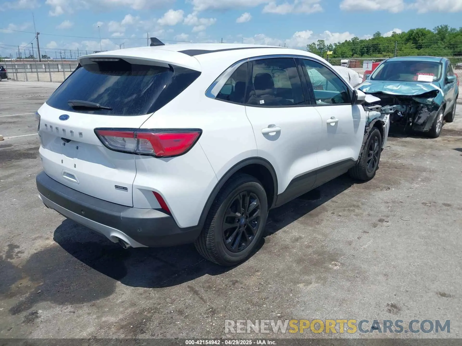 4 fotografías del automóvil dañado 1FMCU9BZ8MUA82779 FORD ESCAPE 2021