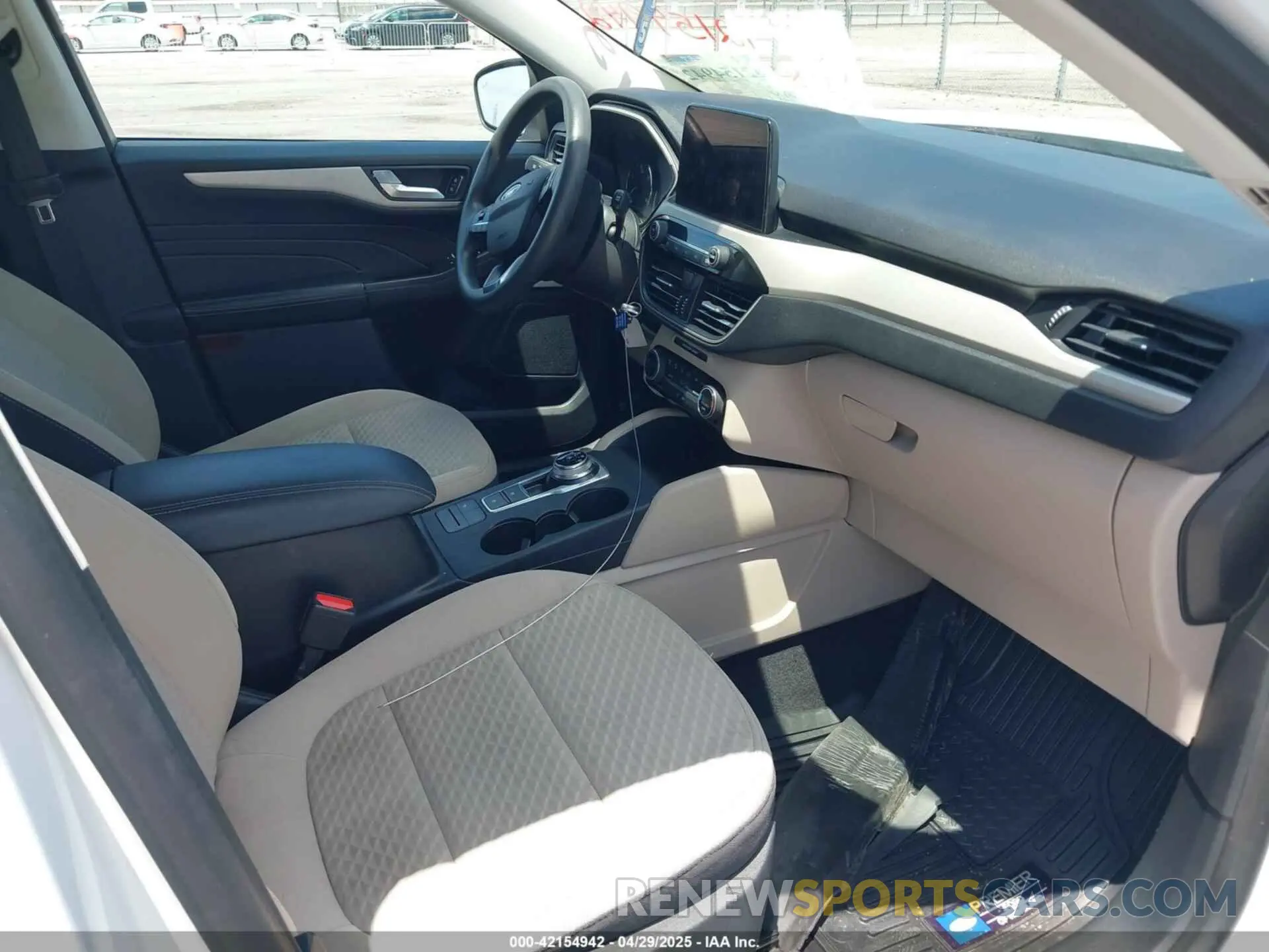 5 fotografías del automóvil dañado 1FMCU9BZ8MUA82779 FORD ESCAPE 2021