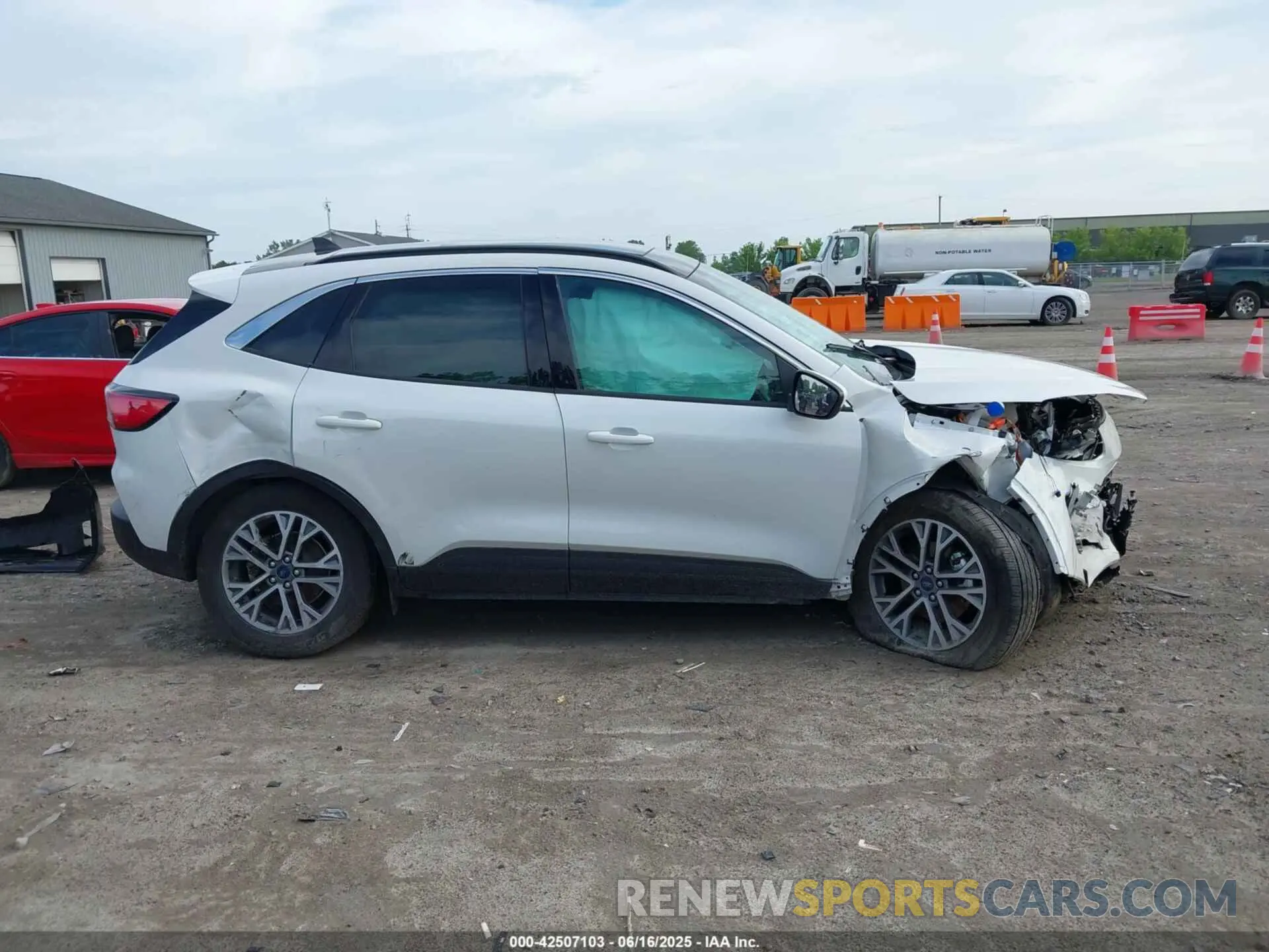 13 fotografías del automóvil dañado 1FMCU9CZ7MUB16676 FORD ESCAPE 2021