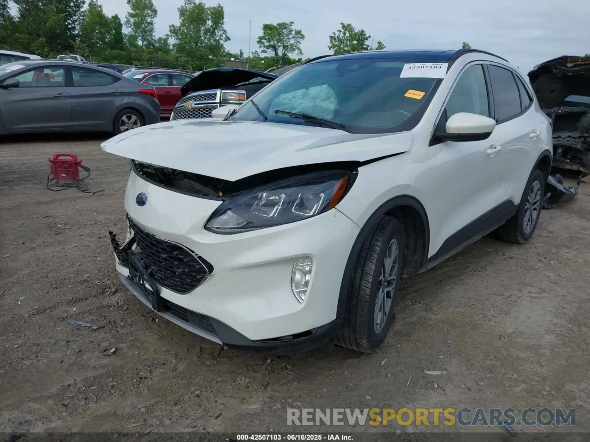 2 fotografías del automóvil dañado 1FMCU9CZ7MUB16676 FORD ESCAPE 2021
