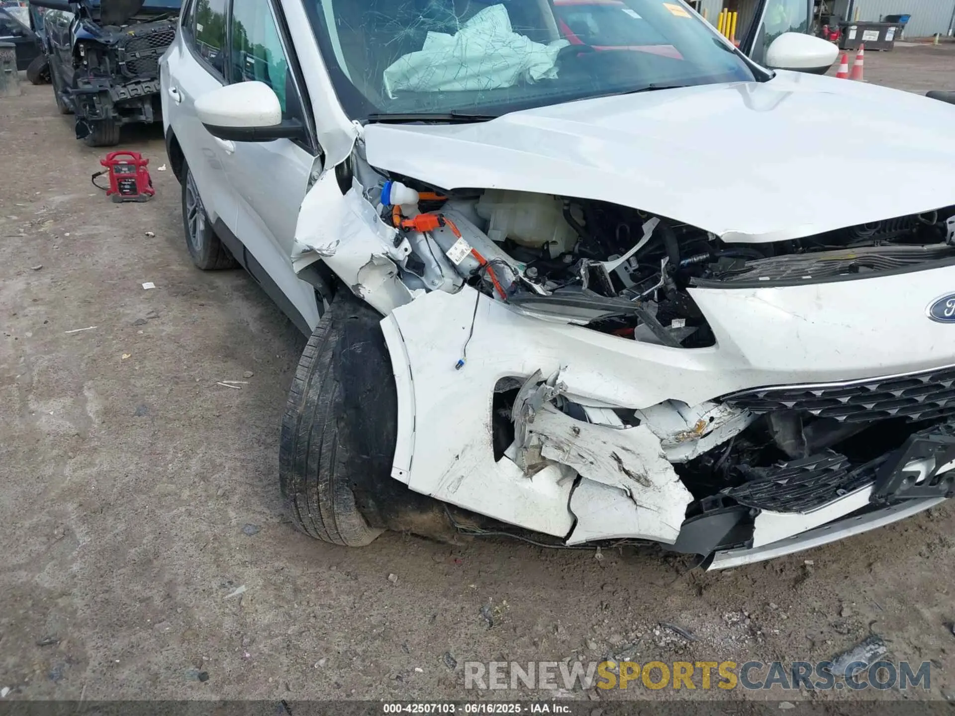 6 fotografías del automóvil dañado 1FMCU9CZ7MUB16676 FORD ESCAPE 2021