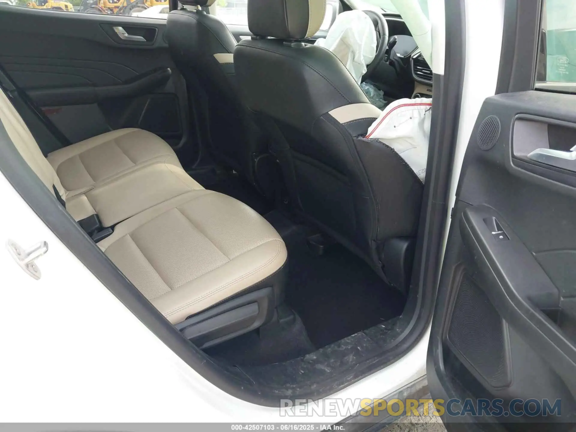 8 fotografías del automóvil dañado 1FMCU9CZ7MUB16676 FORD ESCAPE 2021