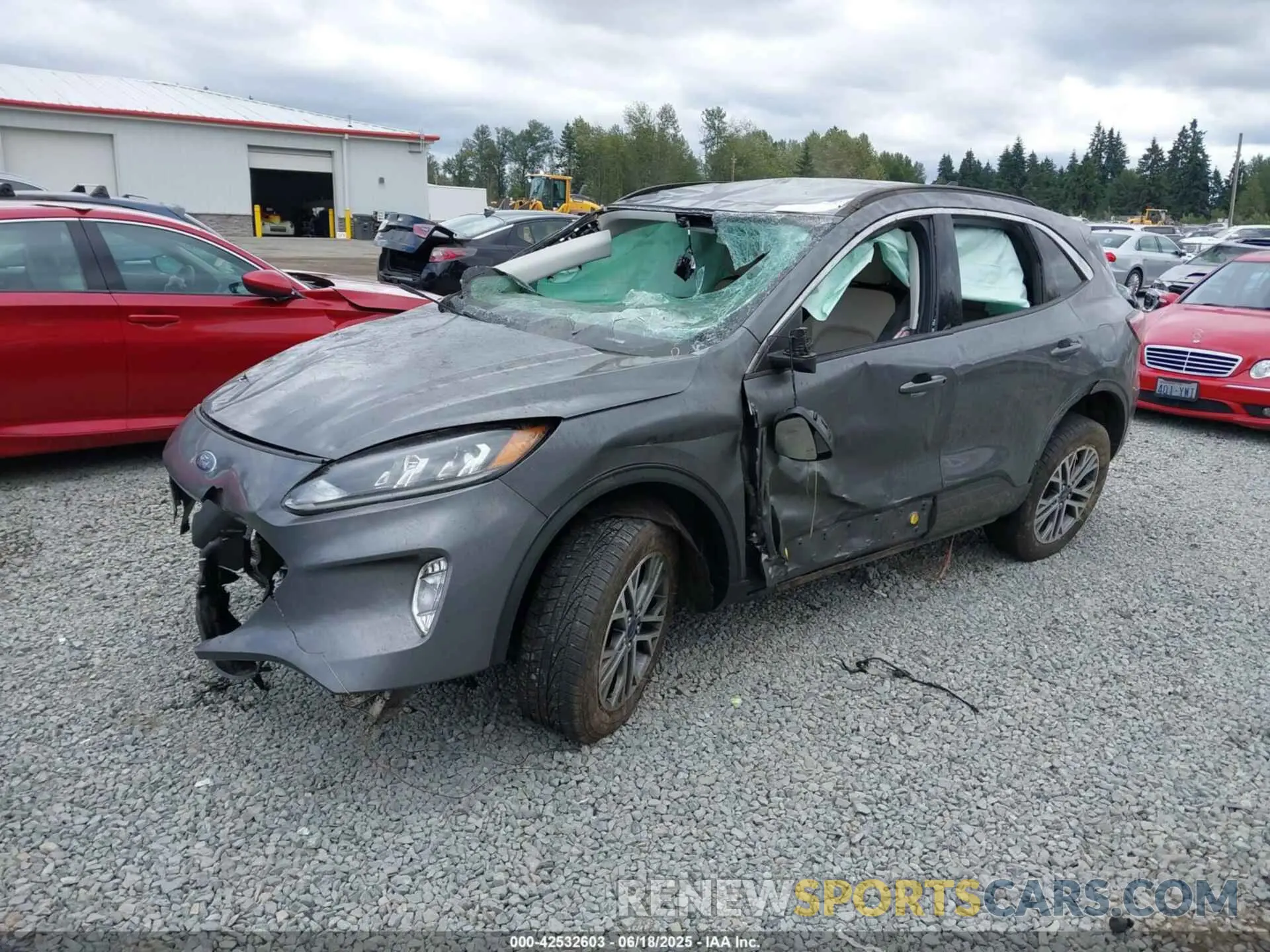 2 fotografías del automóvil dañado 1FMCU9CZ9MUA82756 FORD ESCAPE 2021