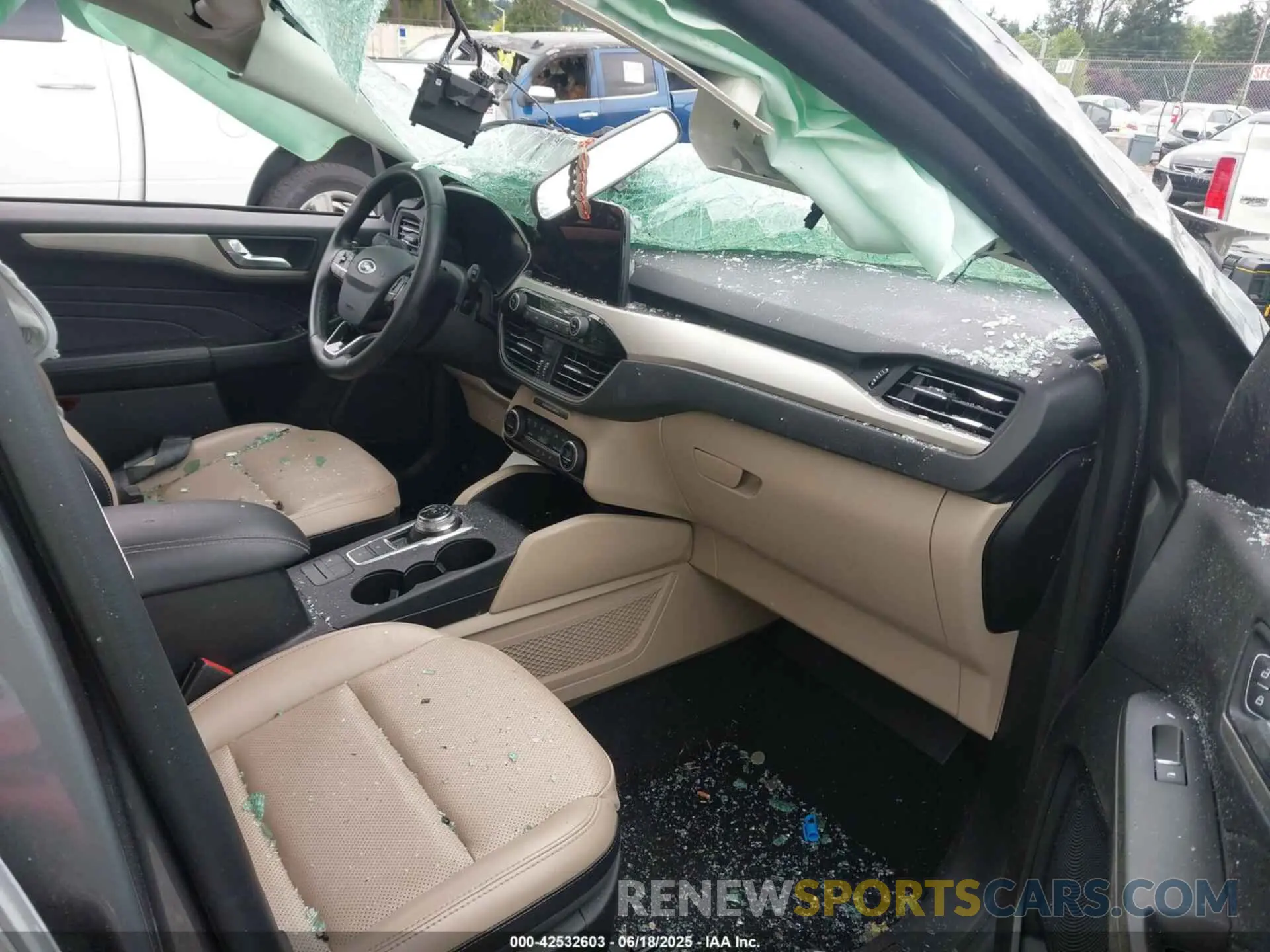 5 fotografías del automóvil dañado 1FMCU9CZ9MUA82756 FORD ESCAPE 2021