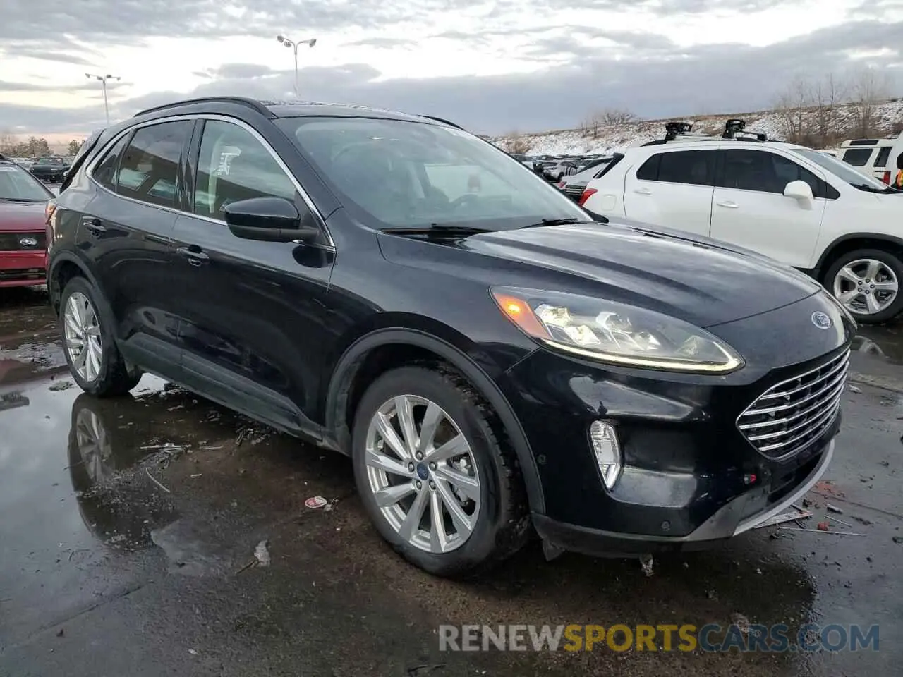 4 fotografías del automóvil dañado 1FMCU9DZ3MUA77020 FORD ESCAPE 2021