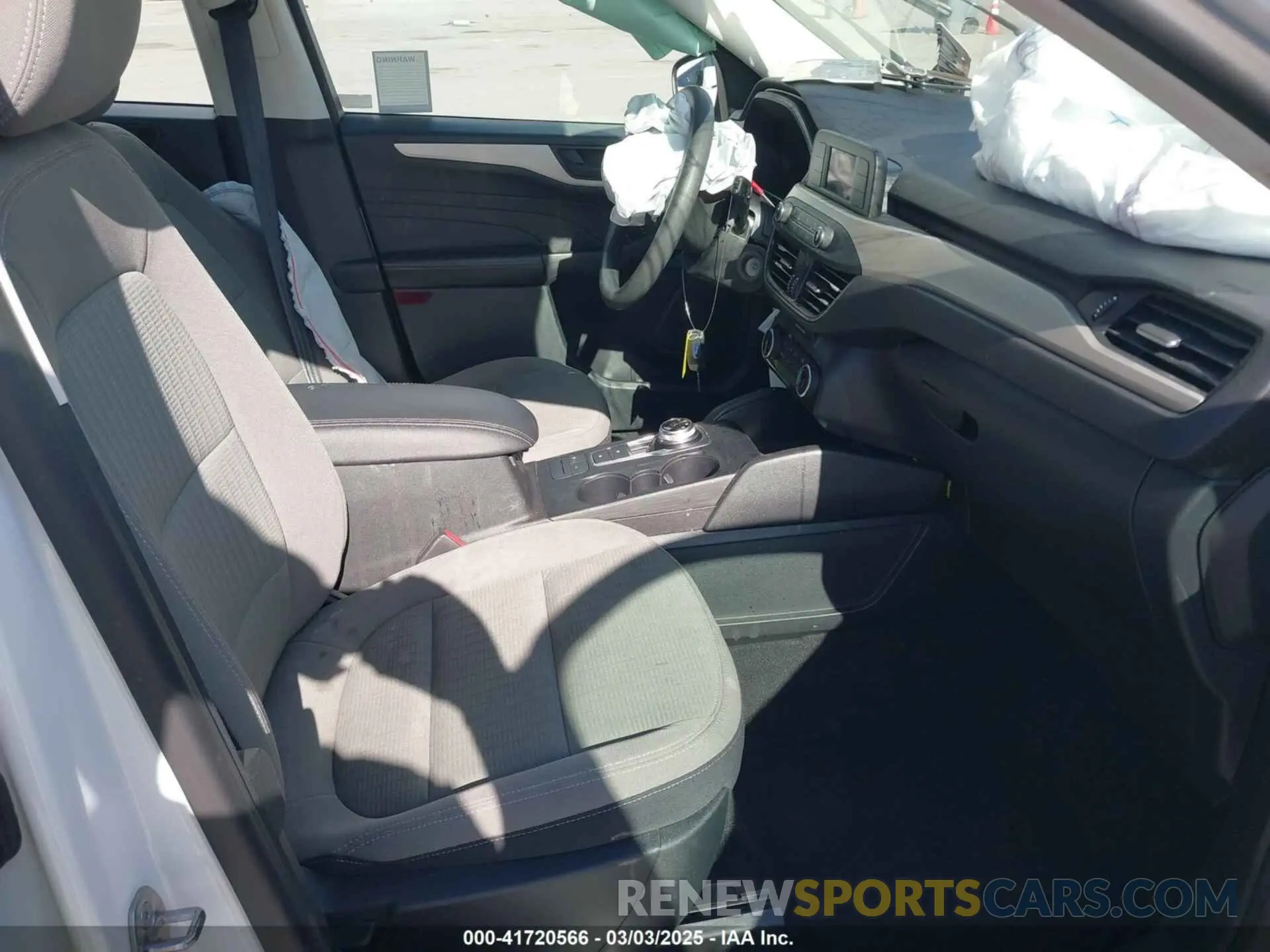 5 fotografías del automóvil dañado 1FMCU9F65MUA51277 FORD ESCAPE 2021