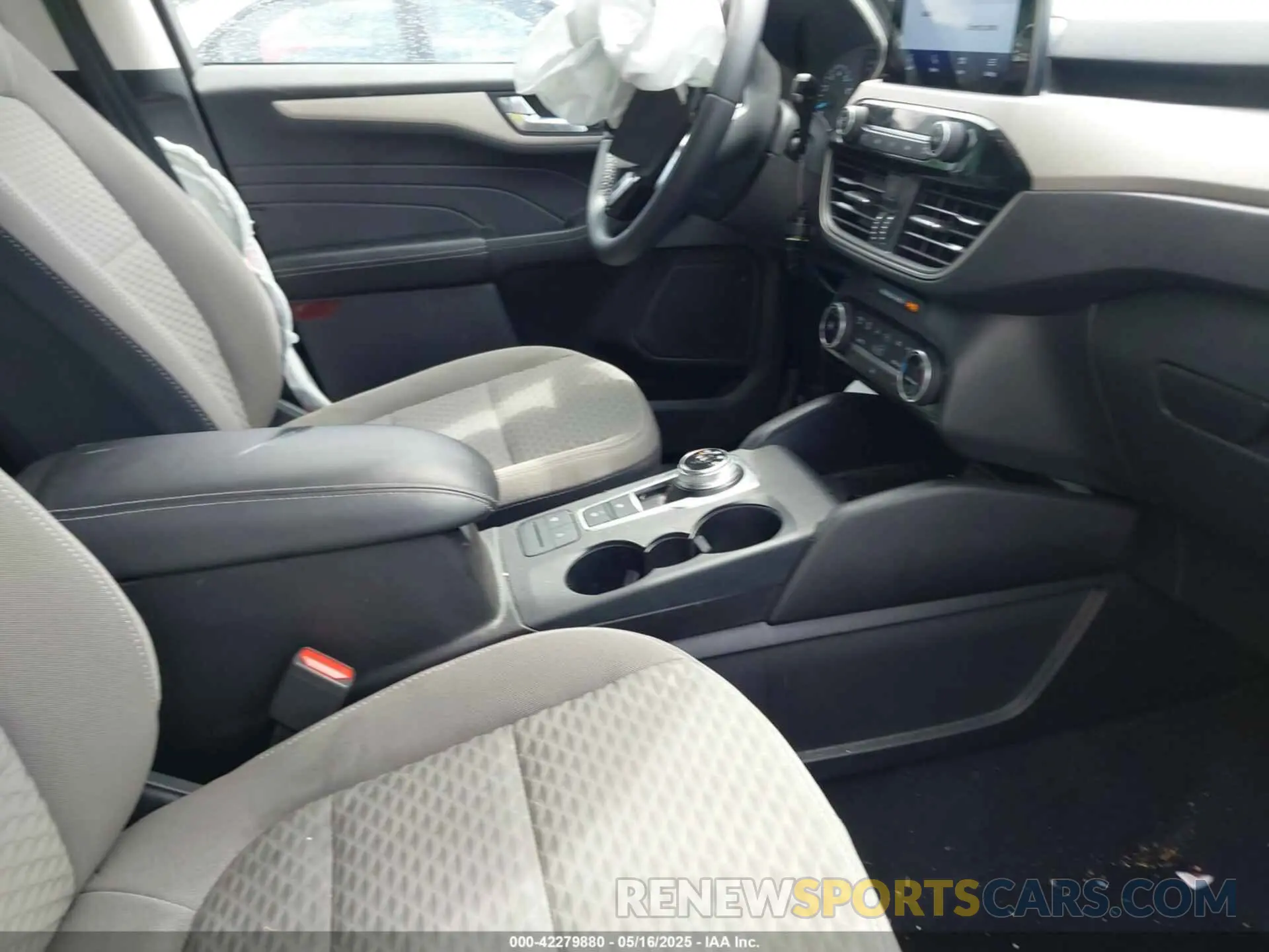 5 fotografías del automóvil dañado 1FMCU9G60MUB30337 FORD ESCAPE 2021