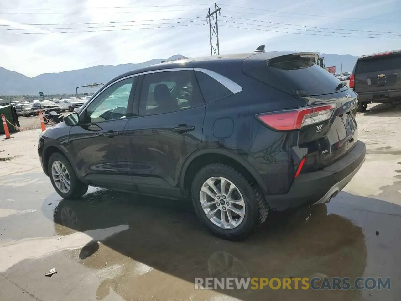 2 fotografías del automóvil dañado 1FMCU9G61MUA68303 FORD ESCAPE 2021