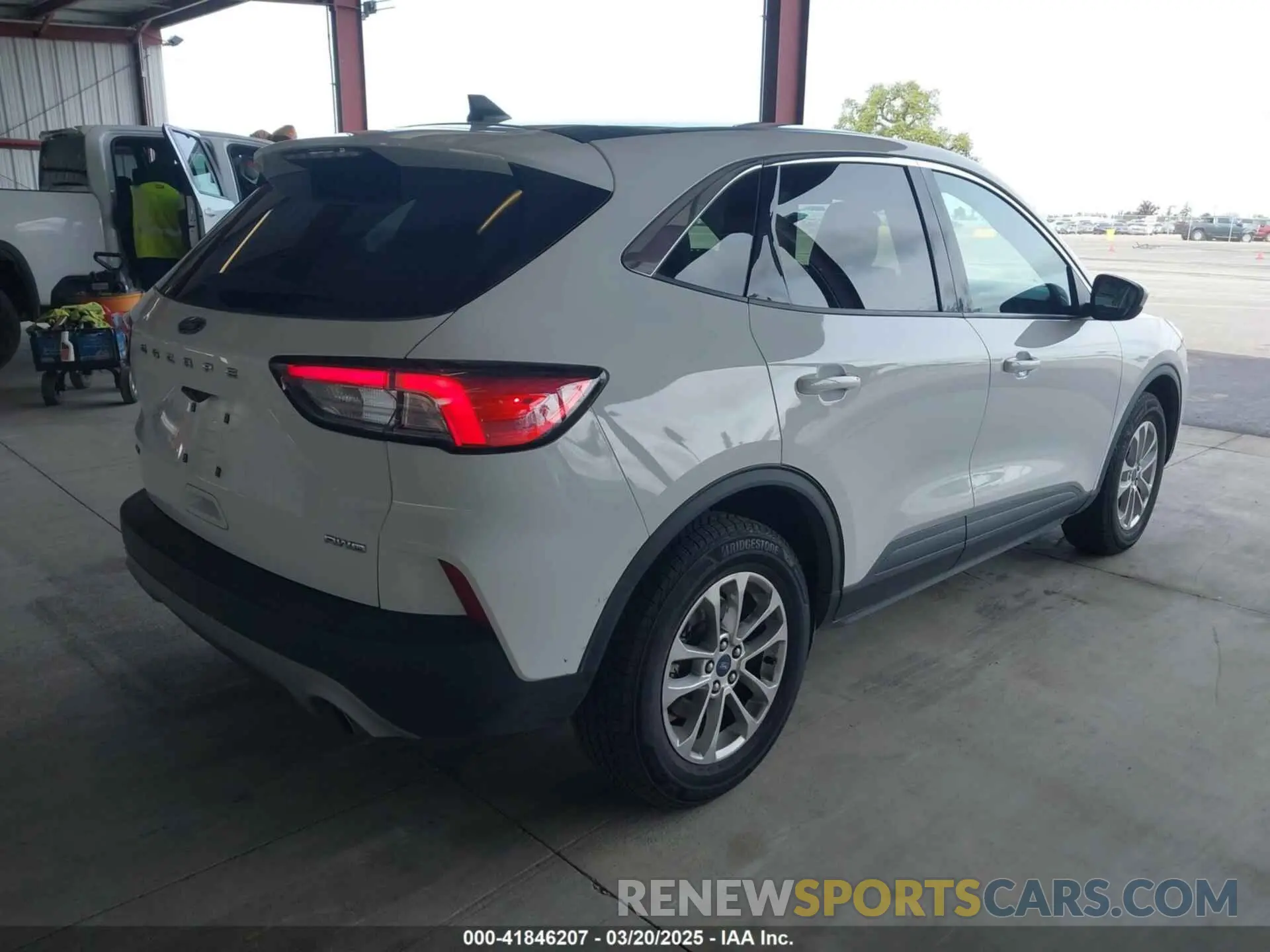4 fotografías del automóvil dañado 1FMCU9G63MUB03522 FORD ESCAPE 2021