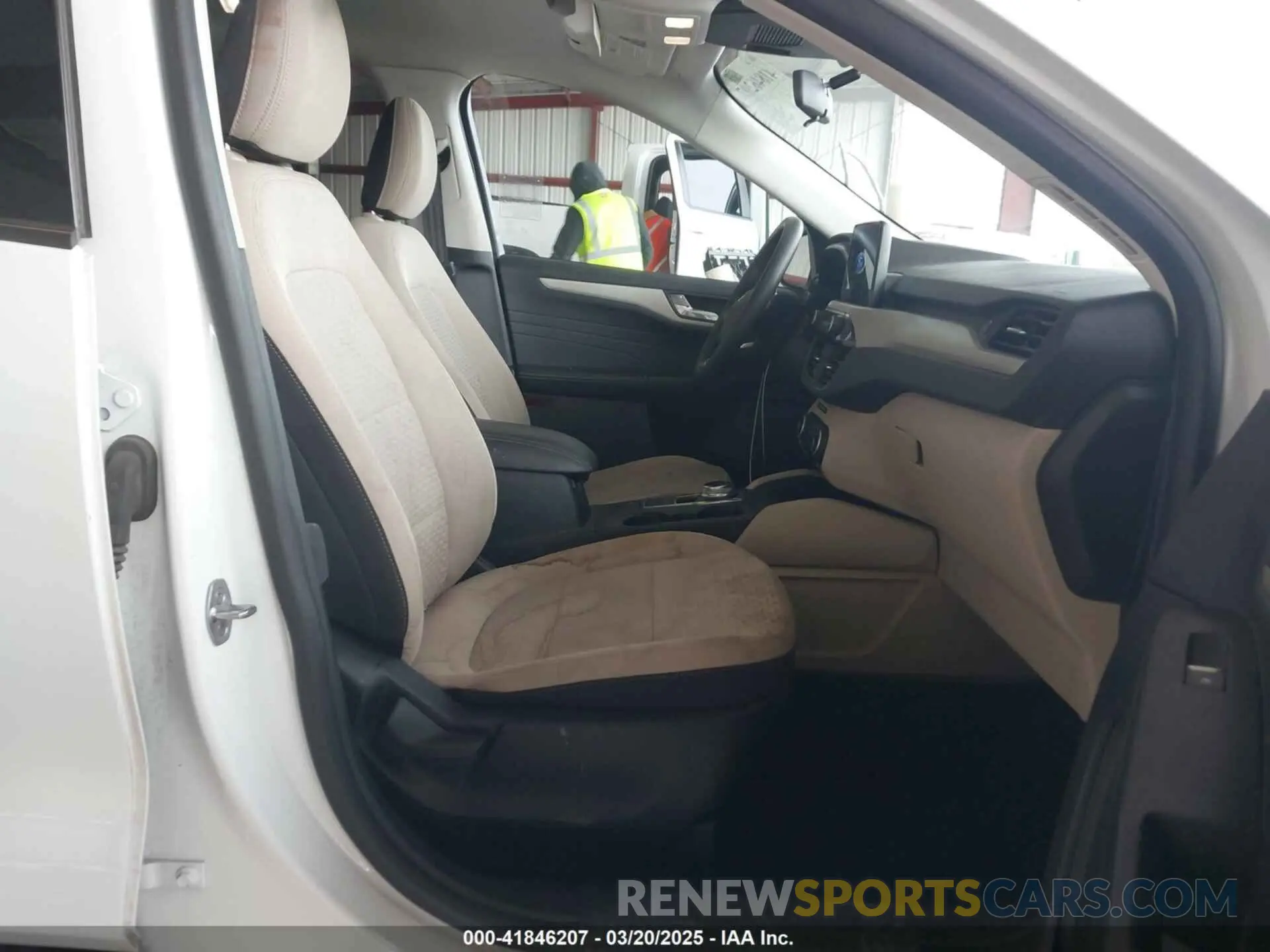 5 fotografías del automóvil dañado 1FMCU9G63MUB03522 FORD ESCAPE 2021