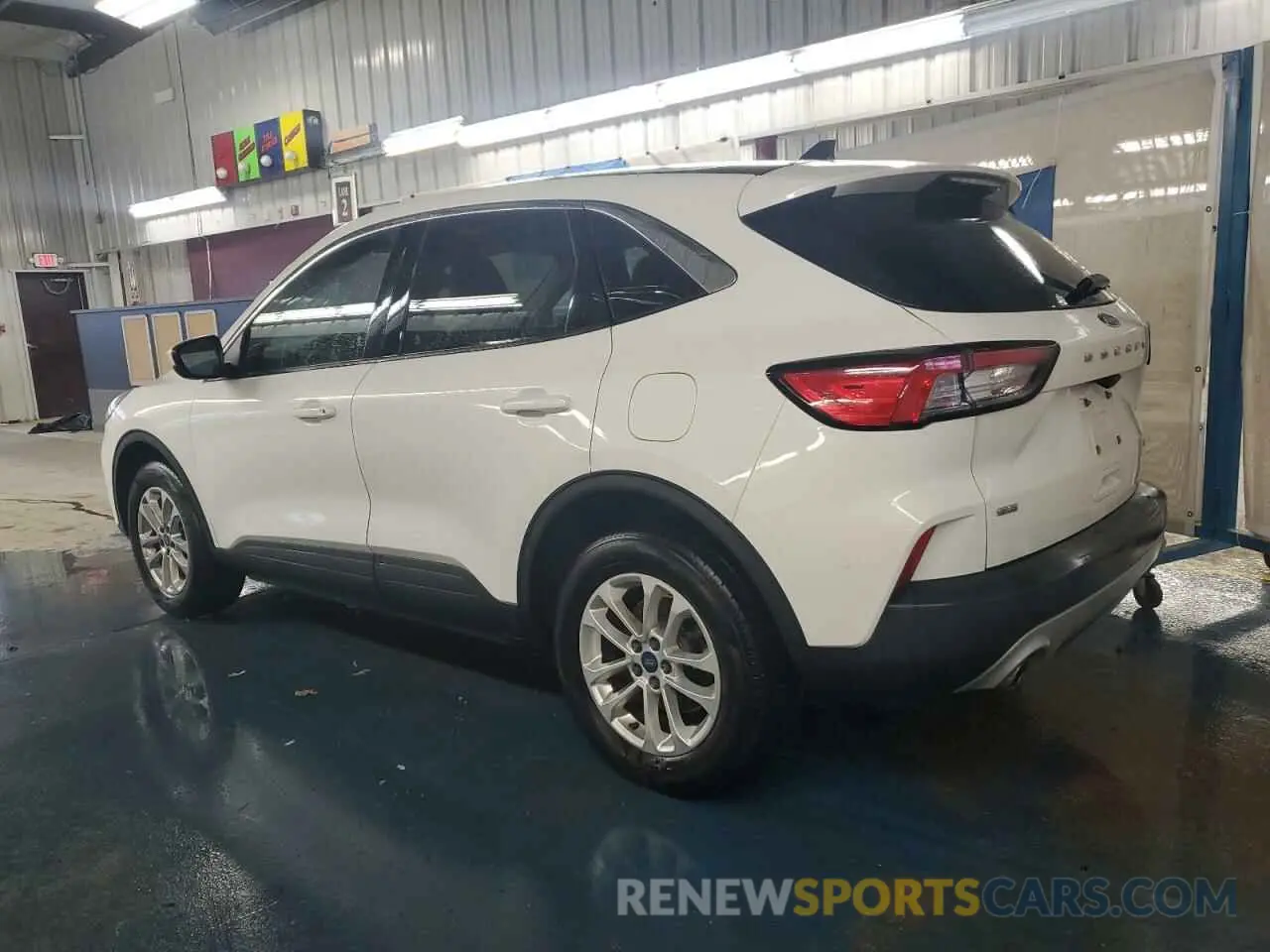 2 fotografías del automóvil dañado 1FMCU9G63MUB08025 FORD ESCAPE 2021