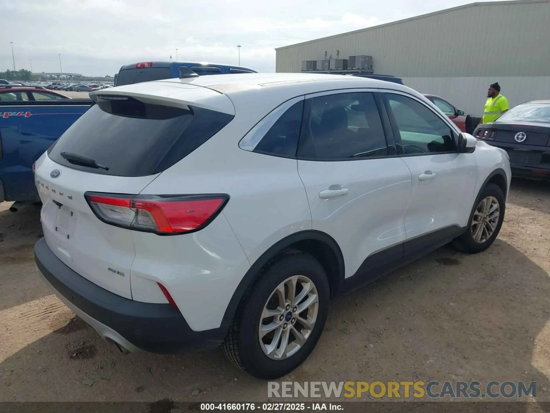 4 fotografías del automóvil dañado 1FMCU9G65MUA39788 FORD ESCAPE 2021