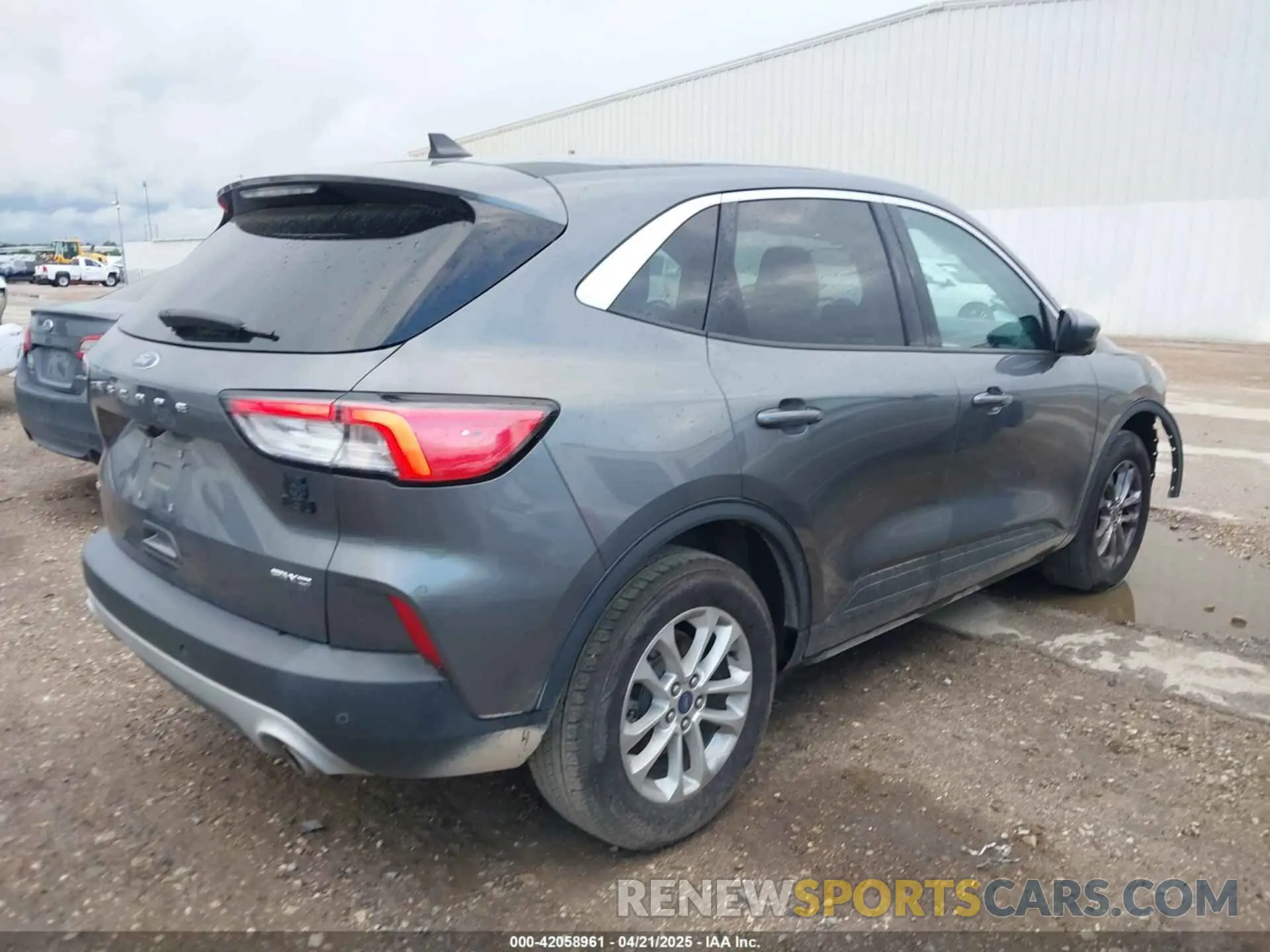 4 fotografías del automóvil dañado 1FMCU9G66MUA37712 FORD ESCAPE 2021