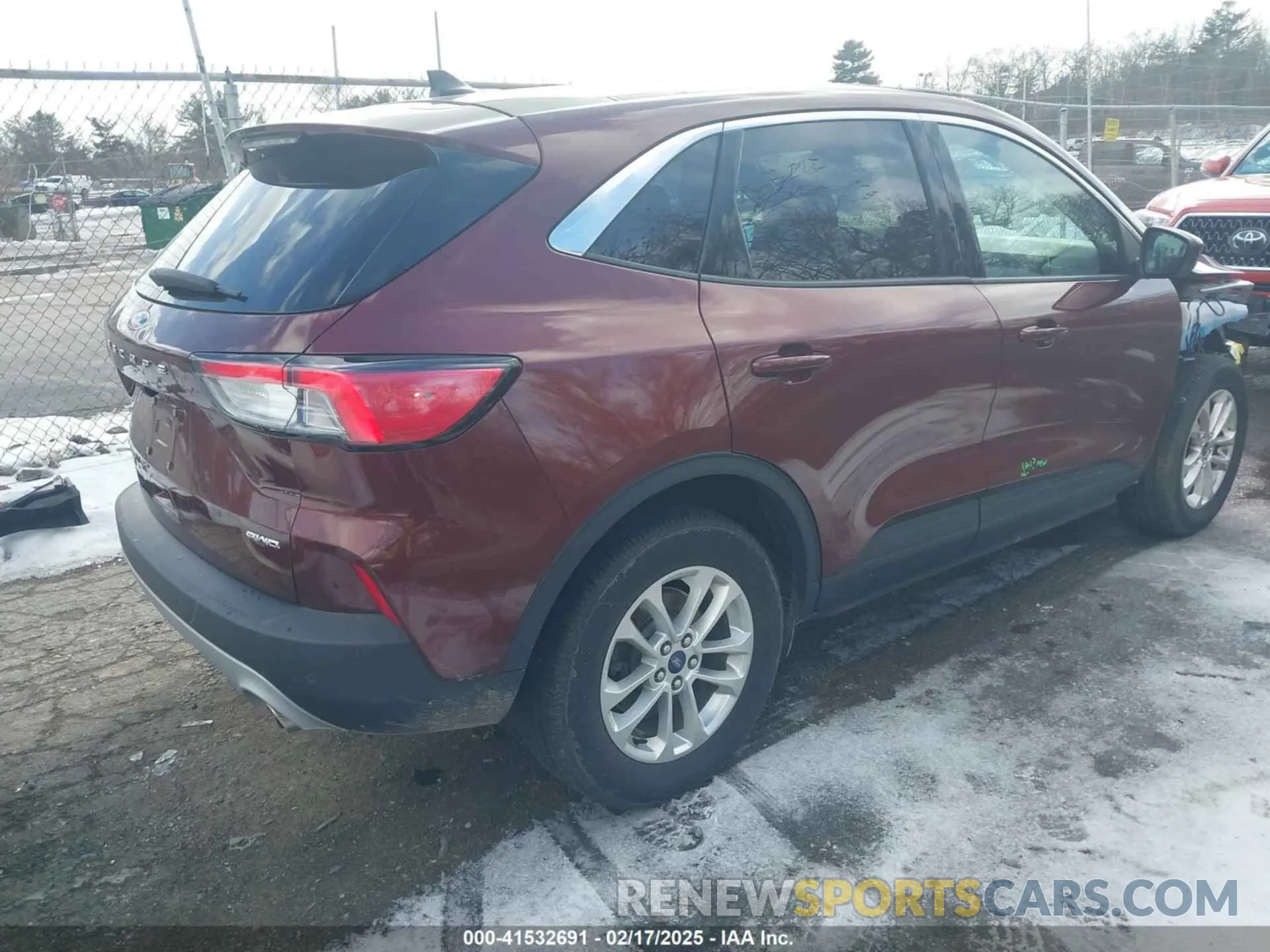 4 fotografías del automóvil dañado 1FMCU9G69MUA08415 FORD ESCAPE 2021