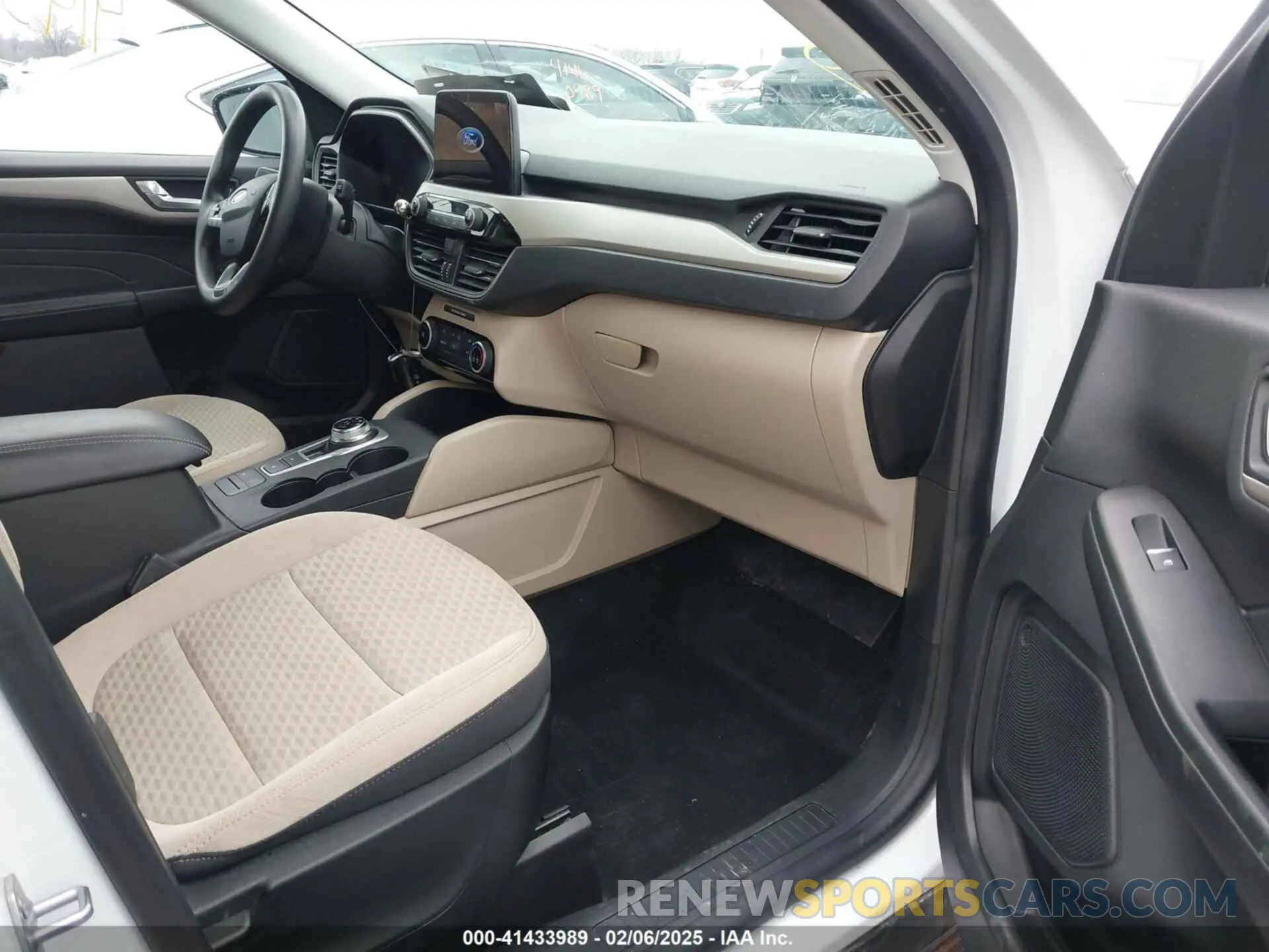 5 fotografías del automóvil dañado 1FMCU9G69MUA84300 FORD ESCAPE 2021