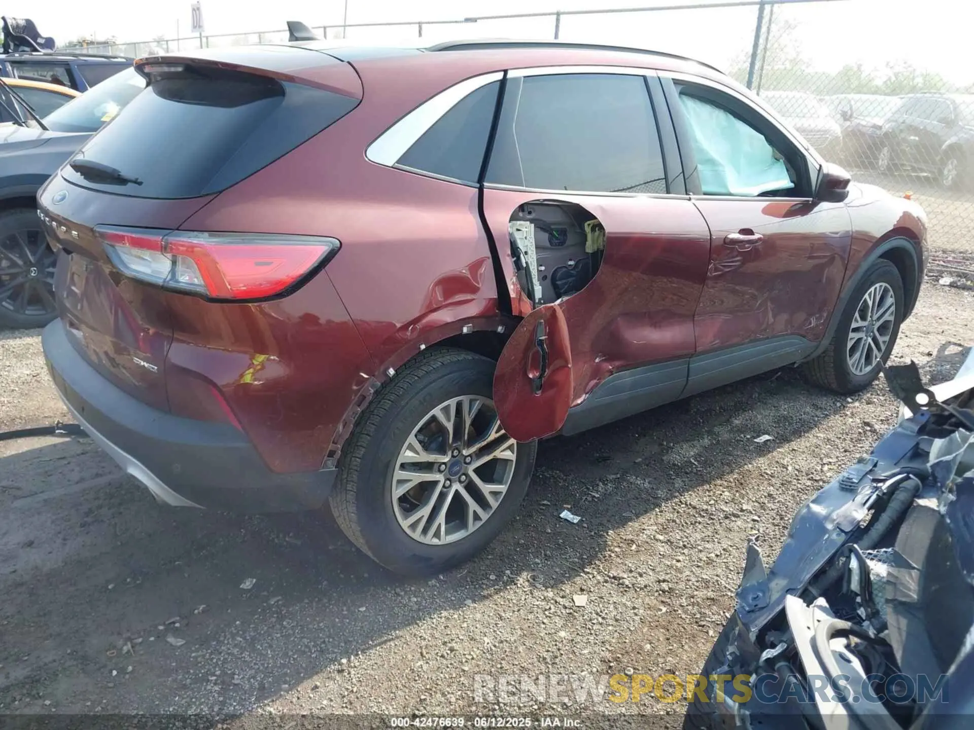 4 fotografías del automóvil dañado 1FMCU9H60MUA61602 FORD ESCAPE 2021