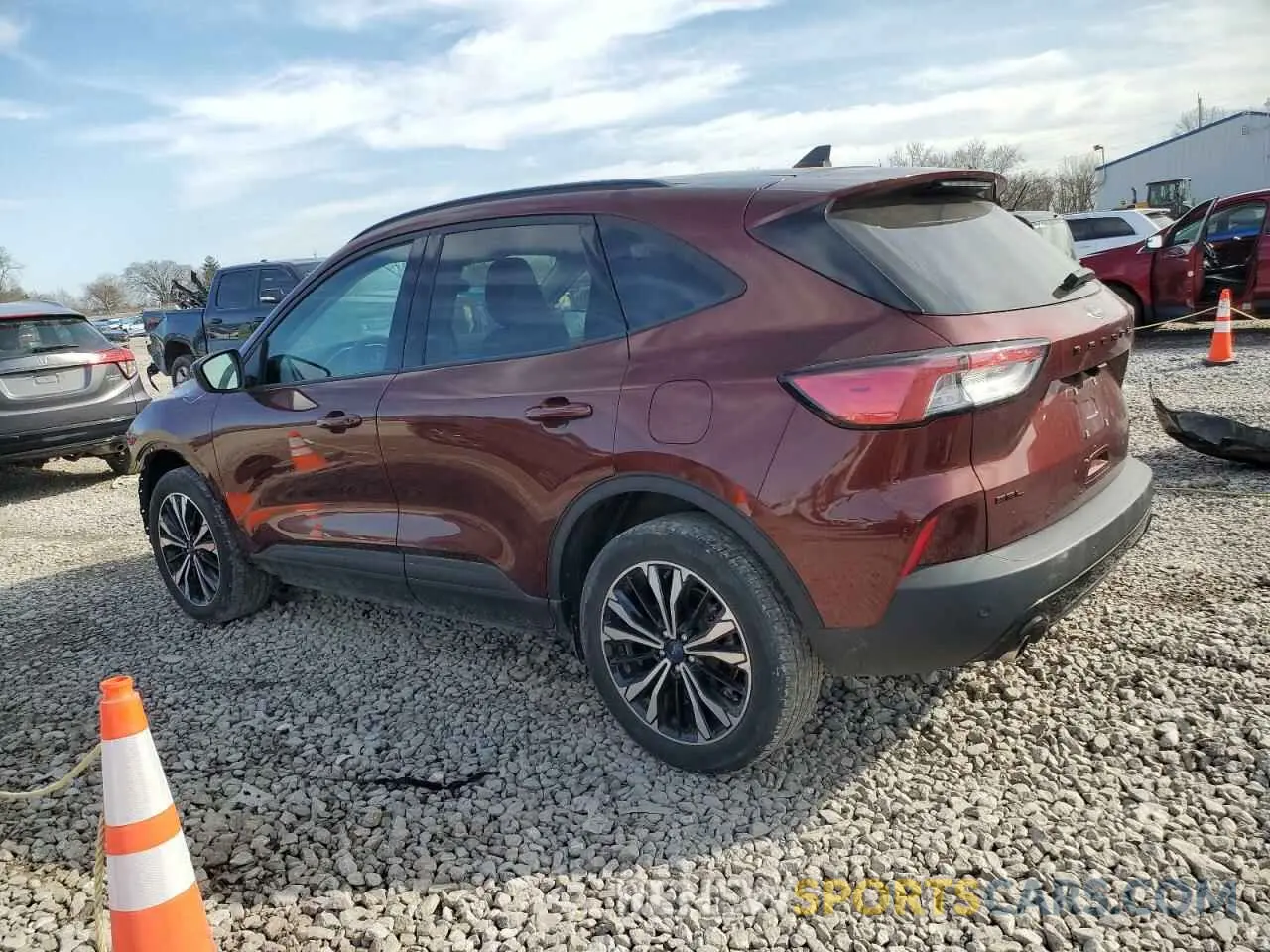 2 fotografías del automóvil dañado 1FMCU9H94MUB31273 FORD ESCAPE 2021