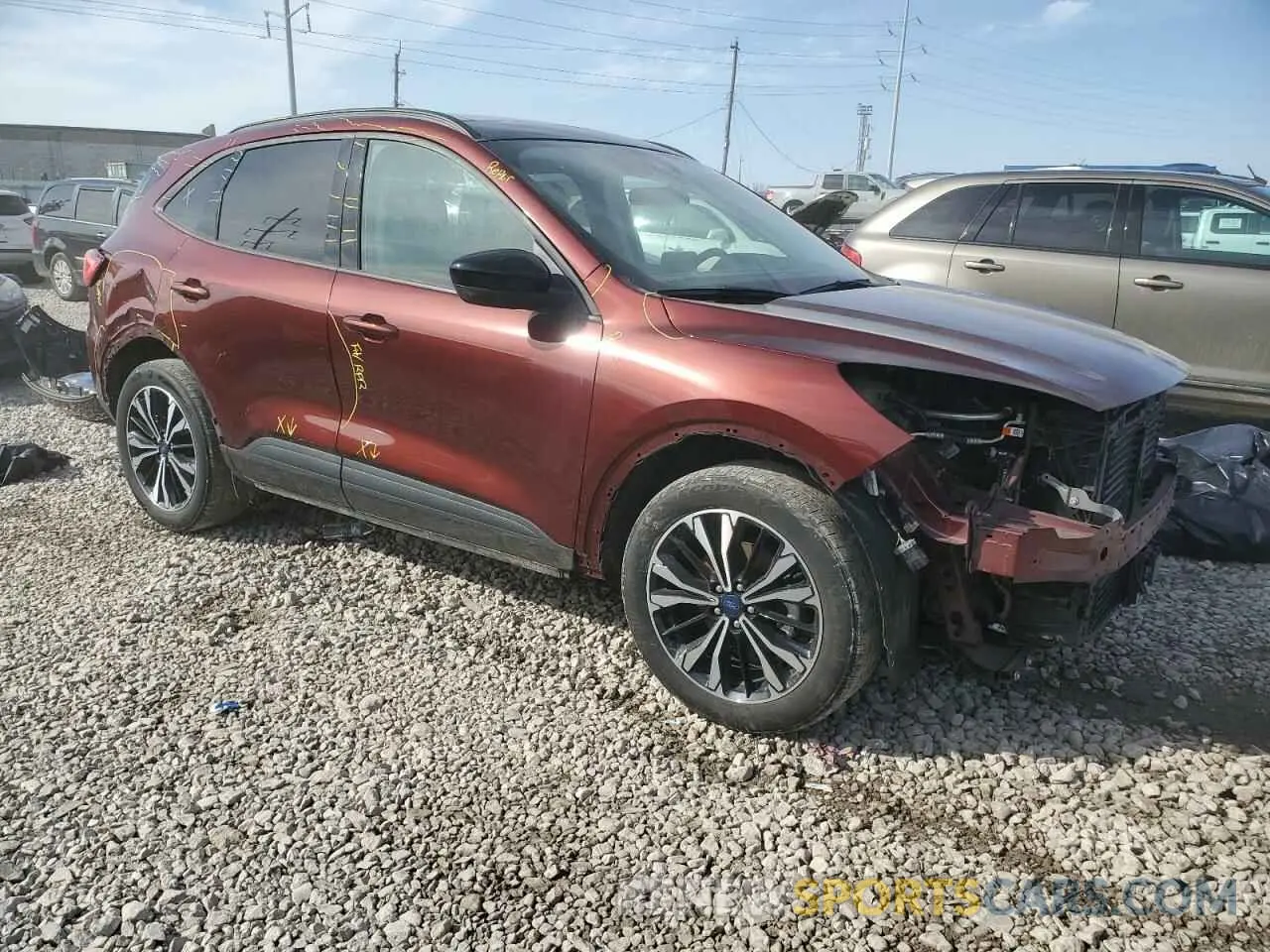 4 fotografías del automóvil dañado 1FMCU9H94MUB31273 FORD ESCAPE 2021