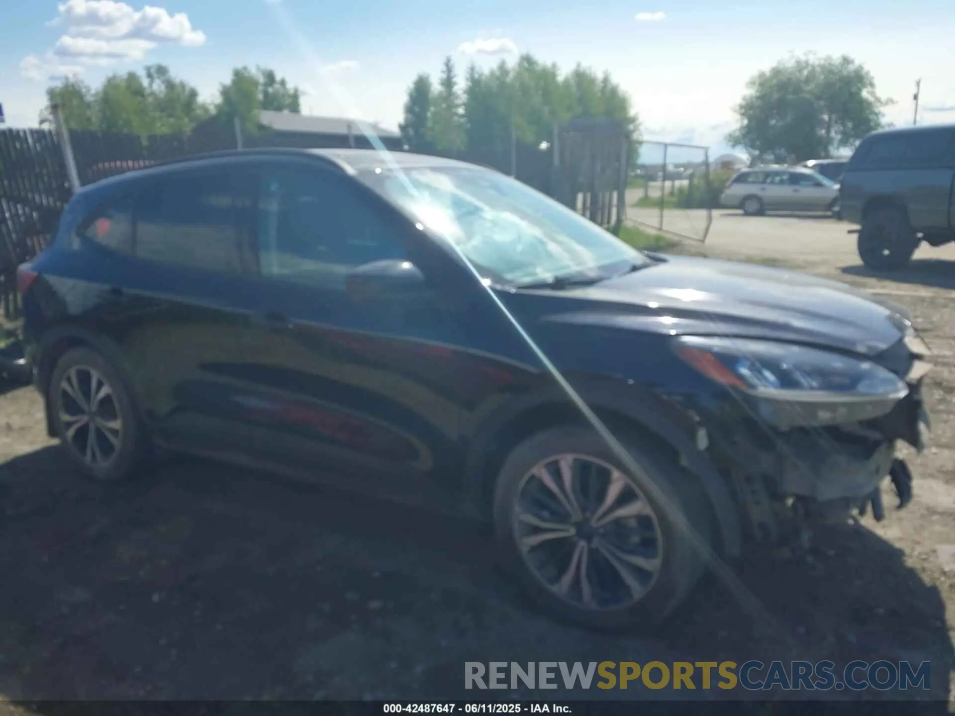 14 fotografías del automóvil dañado 1FMCU9H97MUB17707 FORD ESCAPE 2021