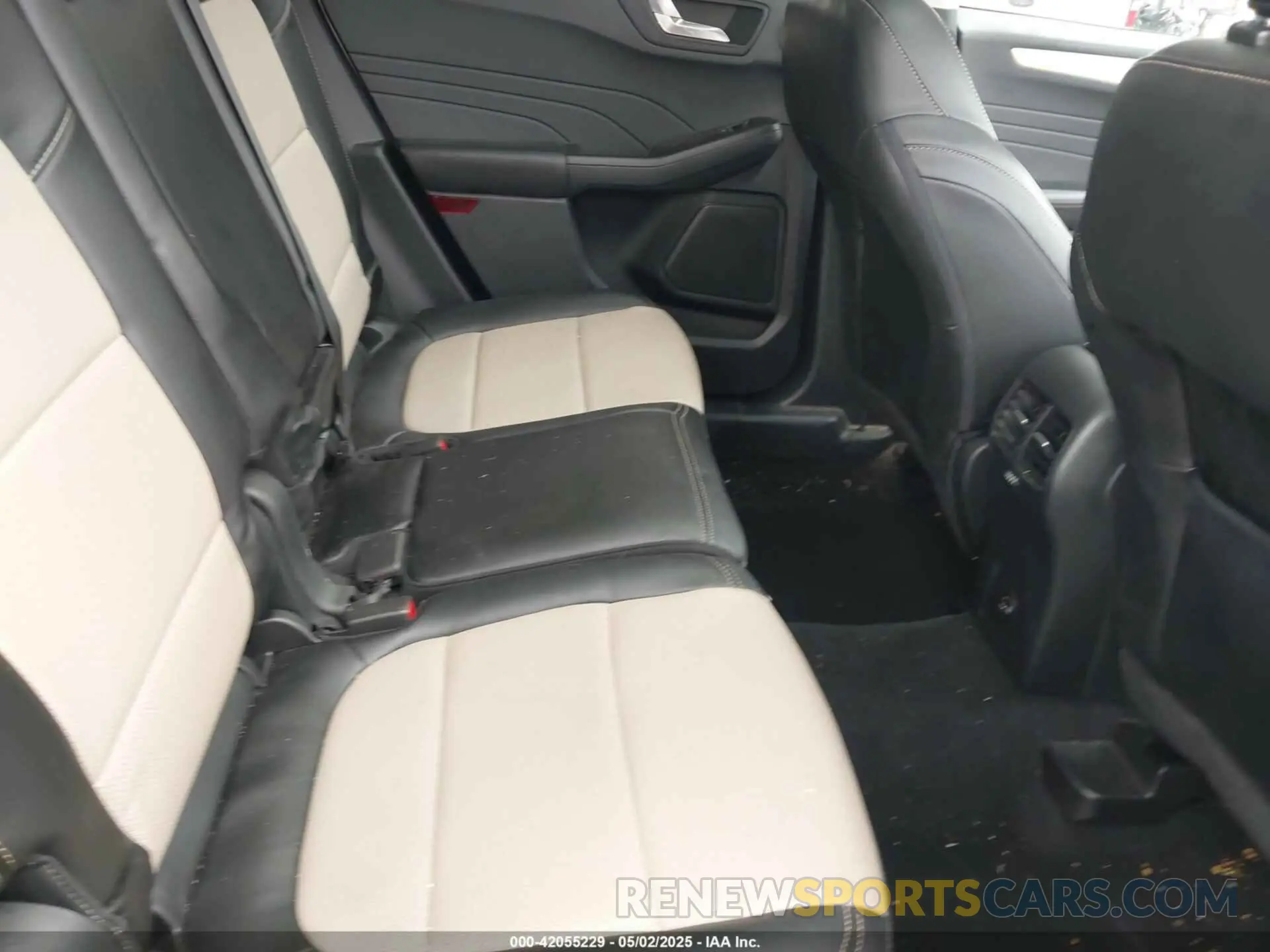 8 fotografías del automóvil dañado 1FMCU9J93MUA36648 FORD ESCAPE 2021