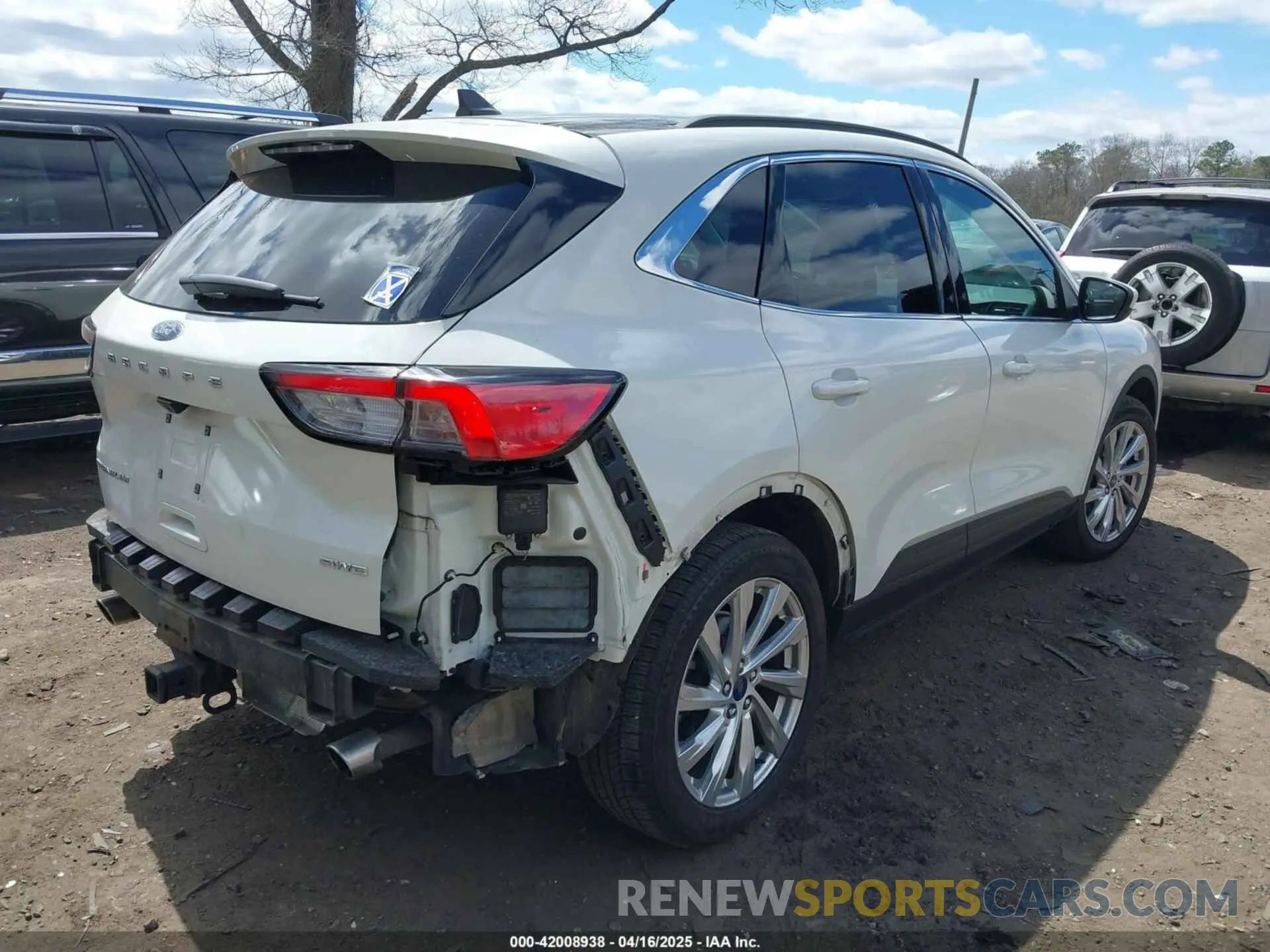 4 fotografías del automóvil dañado 1FMCU9J94MUA27571 FORD ESCAPE 2021
