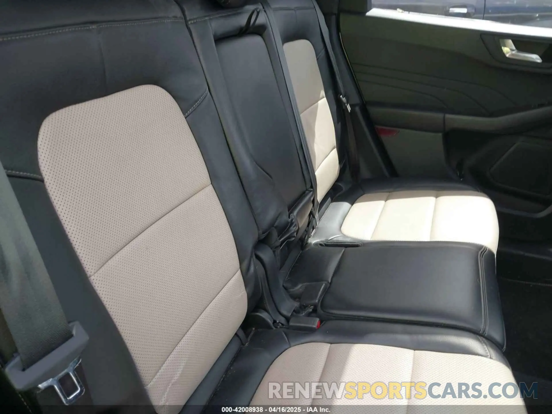 8 fotografías del automóvil dañado 1FMCU9J94MUA27571 FORD ESCAPE 2021