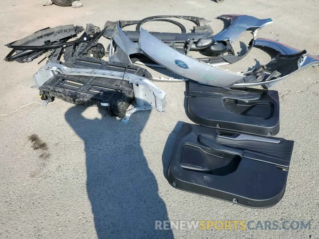 13 fotografías del automóvil dañado 1FMCU0BZ2NUB16910 FORD ESCAPE 2022