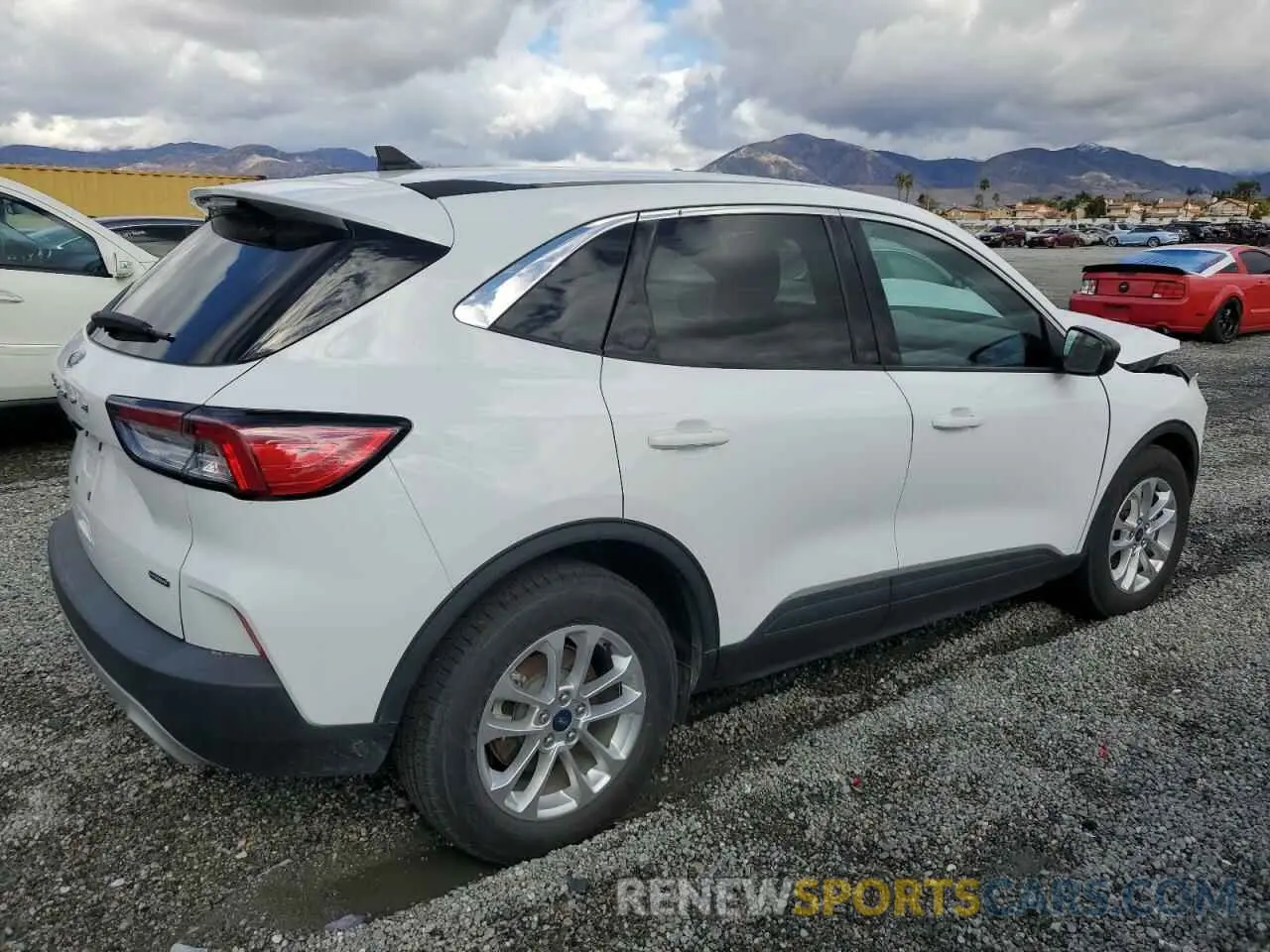 3 fotografías del automóvil dañado 1FMCU0BZ4NUA80783 FORD ESCAPE 2022