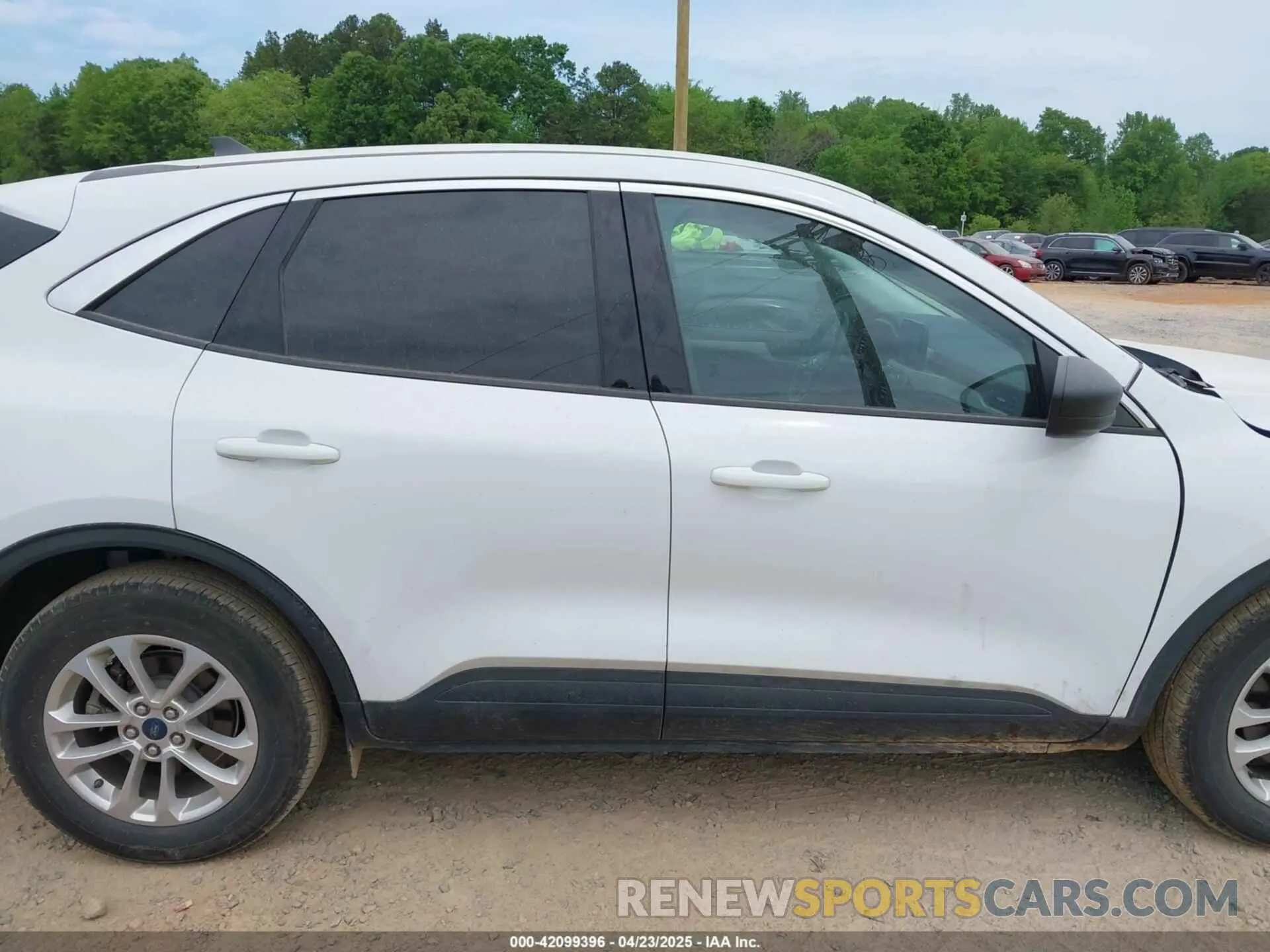 14 fotografías del automóvil dañado 1FMCU0BZ5NUA66830 FORD ESCAPE 2022