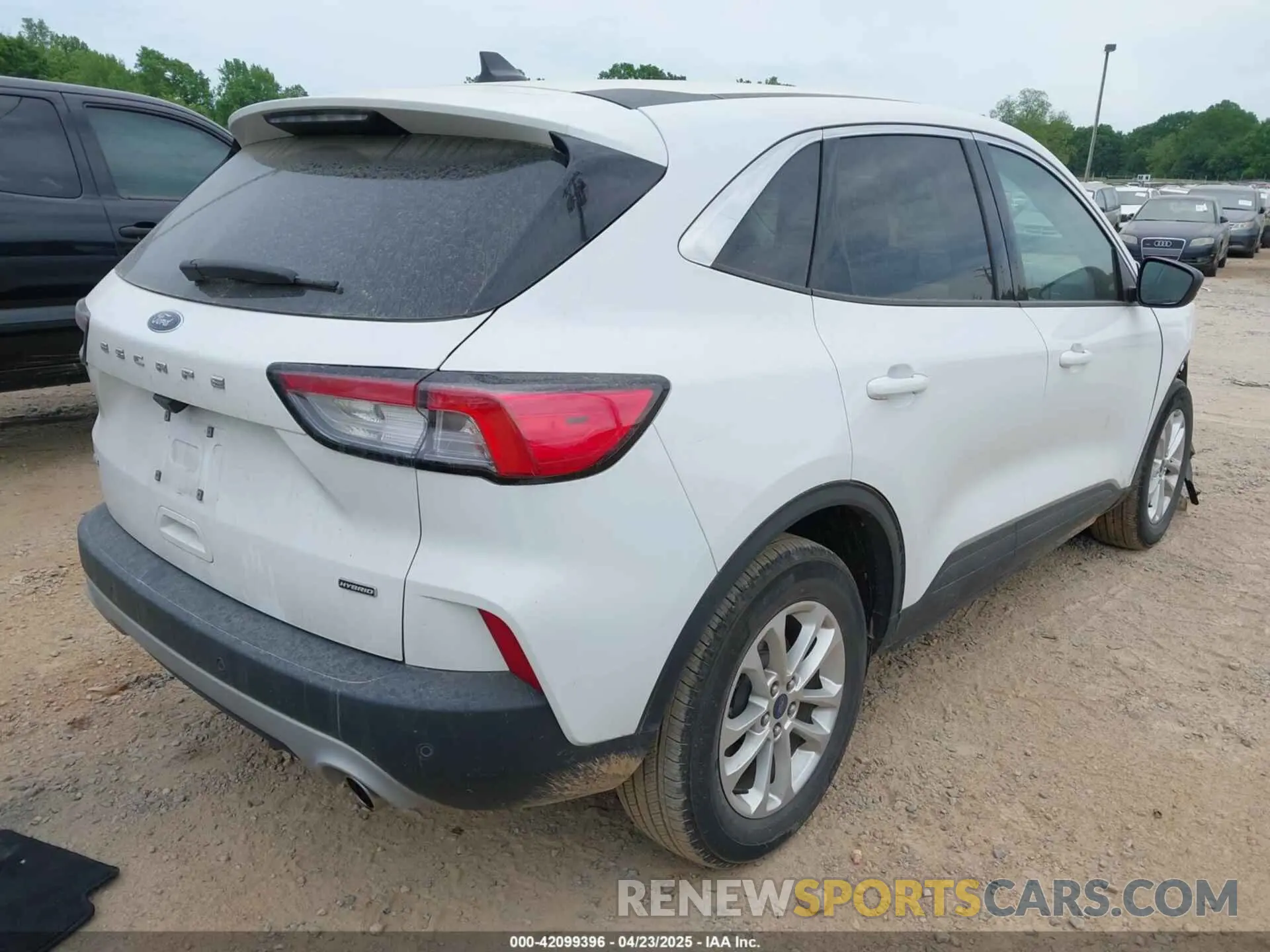 4 fotografías del automóvil dañado 1FMCU0BZ5NUA66830 FORD ESCAPE 2022