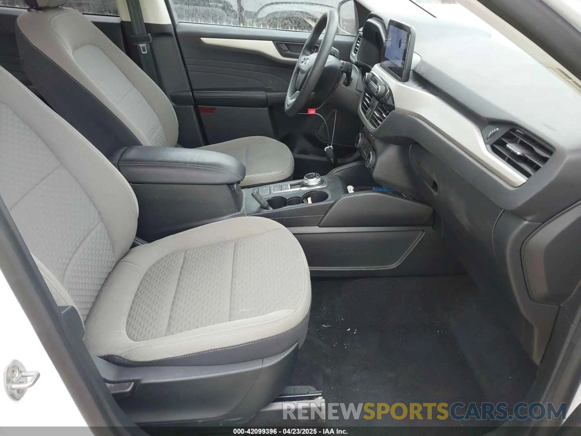 5 fotografías del automóvil dañado 1FMCU0BZ5NUA66830 FORD ESCAPE 2022