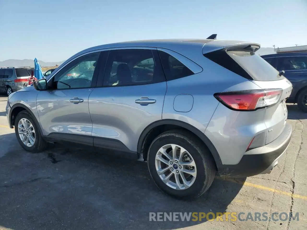 2 fotografías del automóvil dañado 1FMCU0BZ9NUA28338 FORD ESCAPE 2022