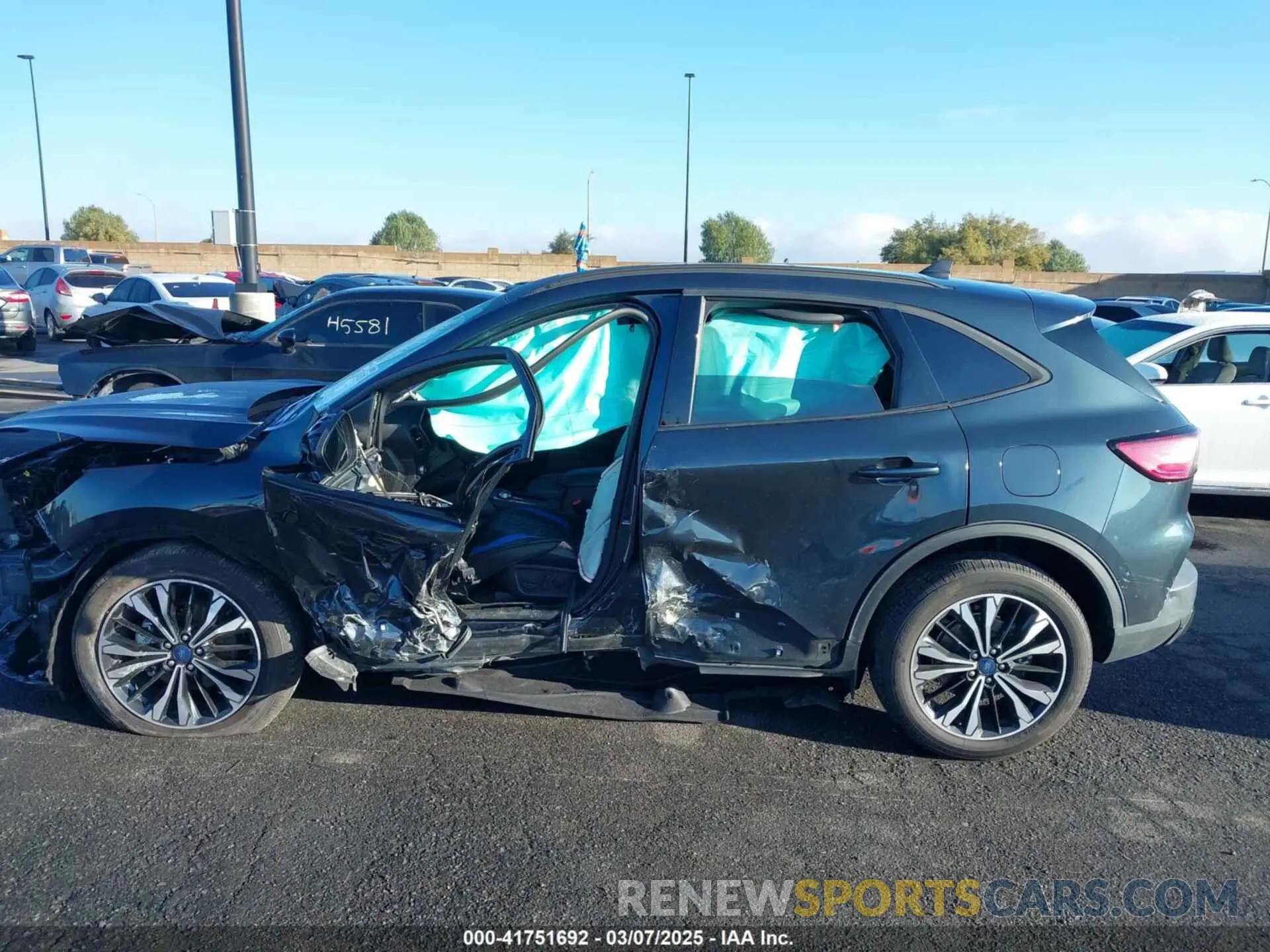 14 fotografías del automóvil dañado 1FMCU0BZ9NUA28596 FORD ESCAPE 2022