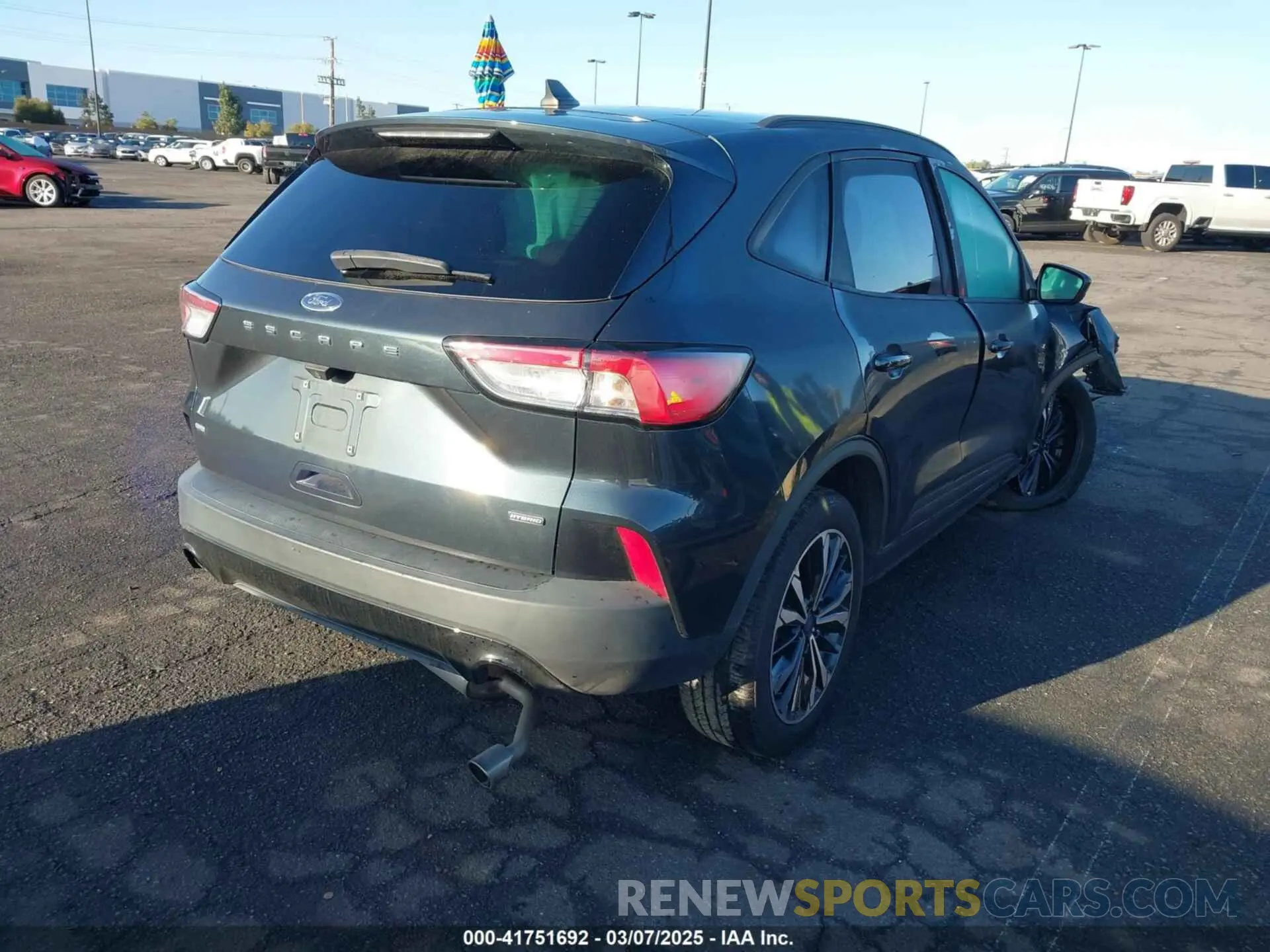 4 fotografías del automóvil dañado 1FMCU0BZ9NUA28596 FORD ESCAPE 2022