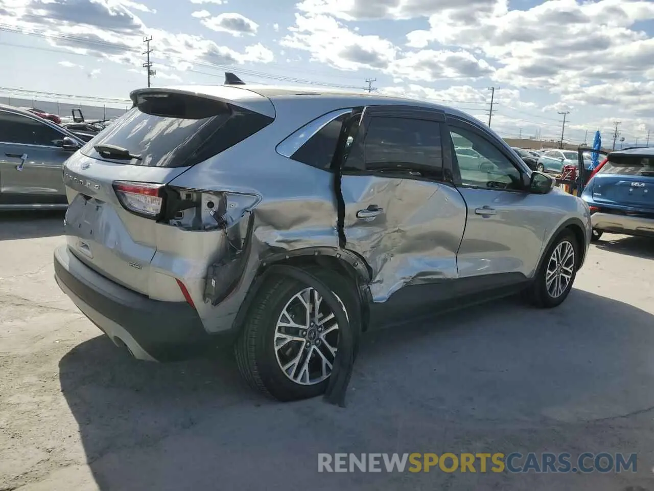 3 fotografías del automóvil dañado 1FMCU0CZ2NUA16871 FORD ESCAPE 2022