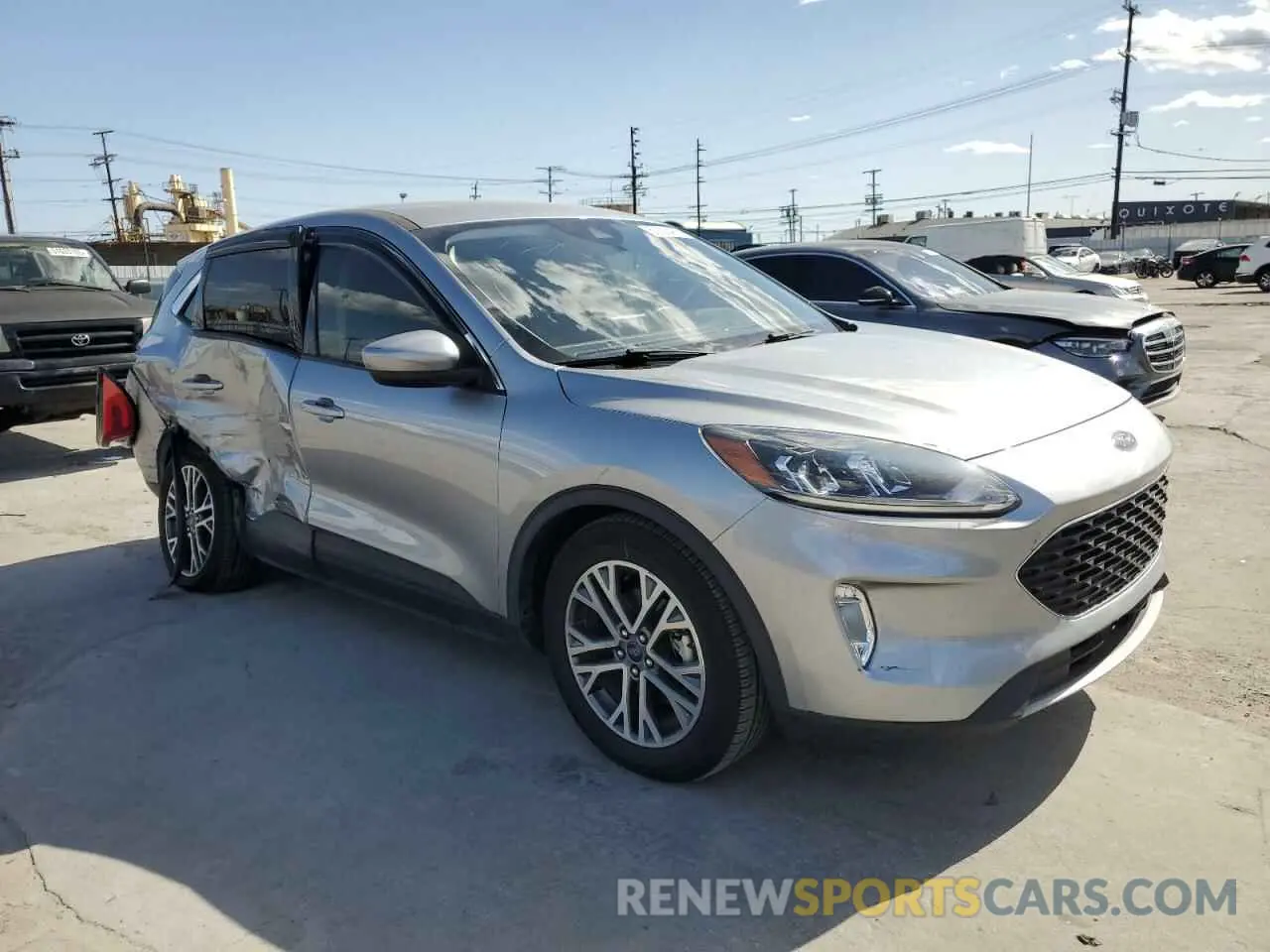 4 fotografías del automóvil dañado 1FMCU0CZ2NUA16871 FORD ESCAPE 2022