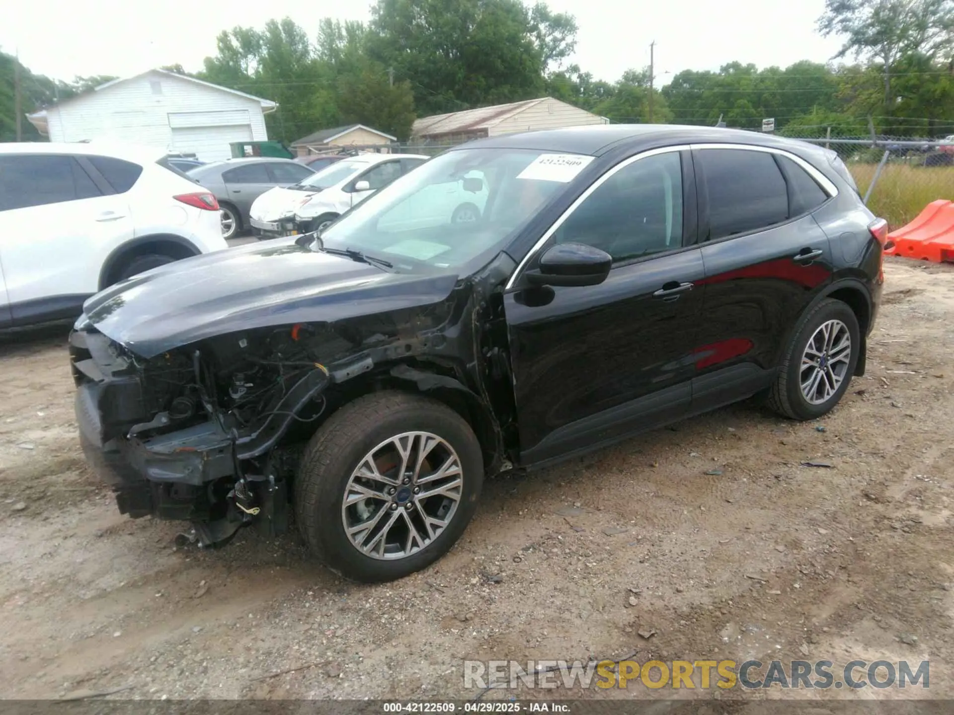 2 fotografías del automóvil dañado 1FMCU0CZ5NUB47048 FORD ESCAPE 2022